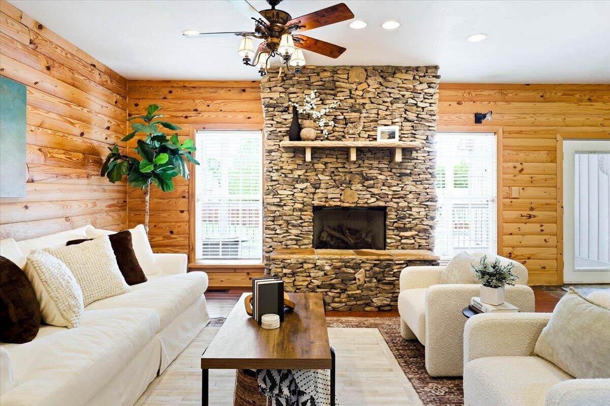 2322 Mowbray Pike