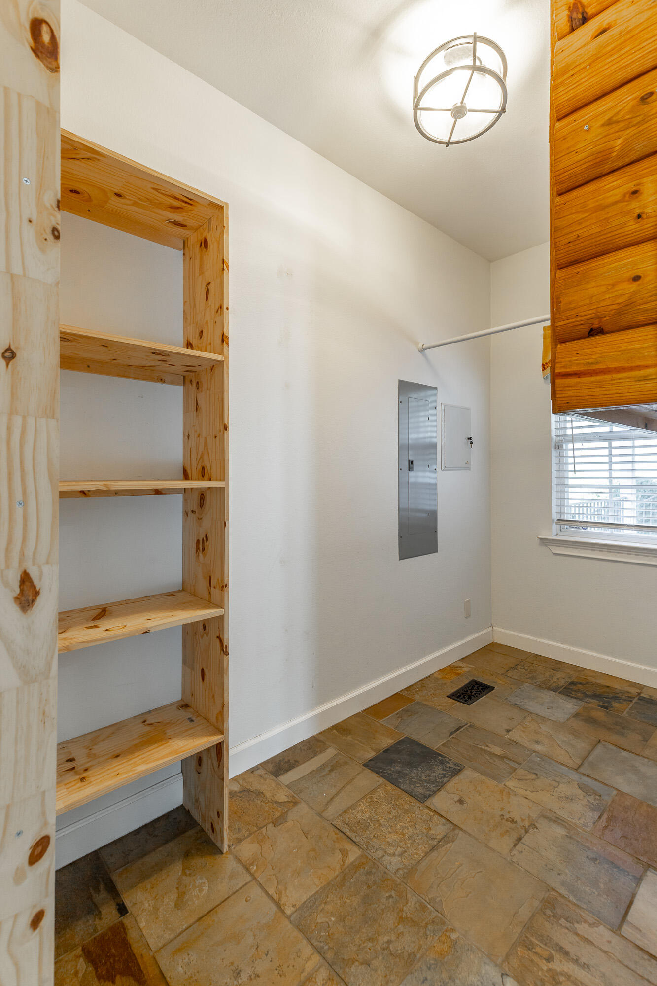 2322 Mowbray Pike