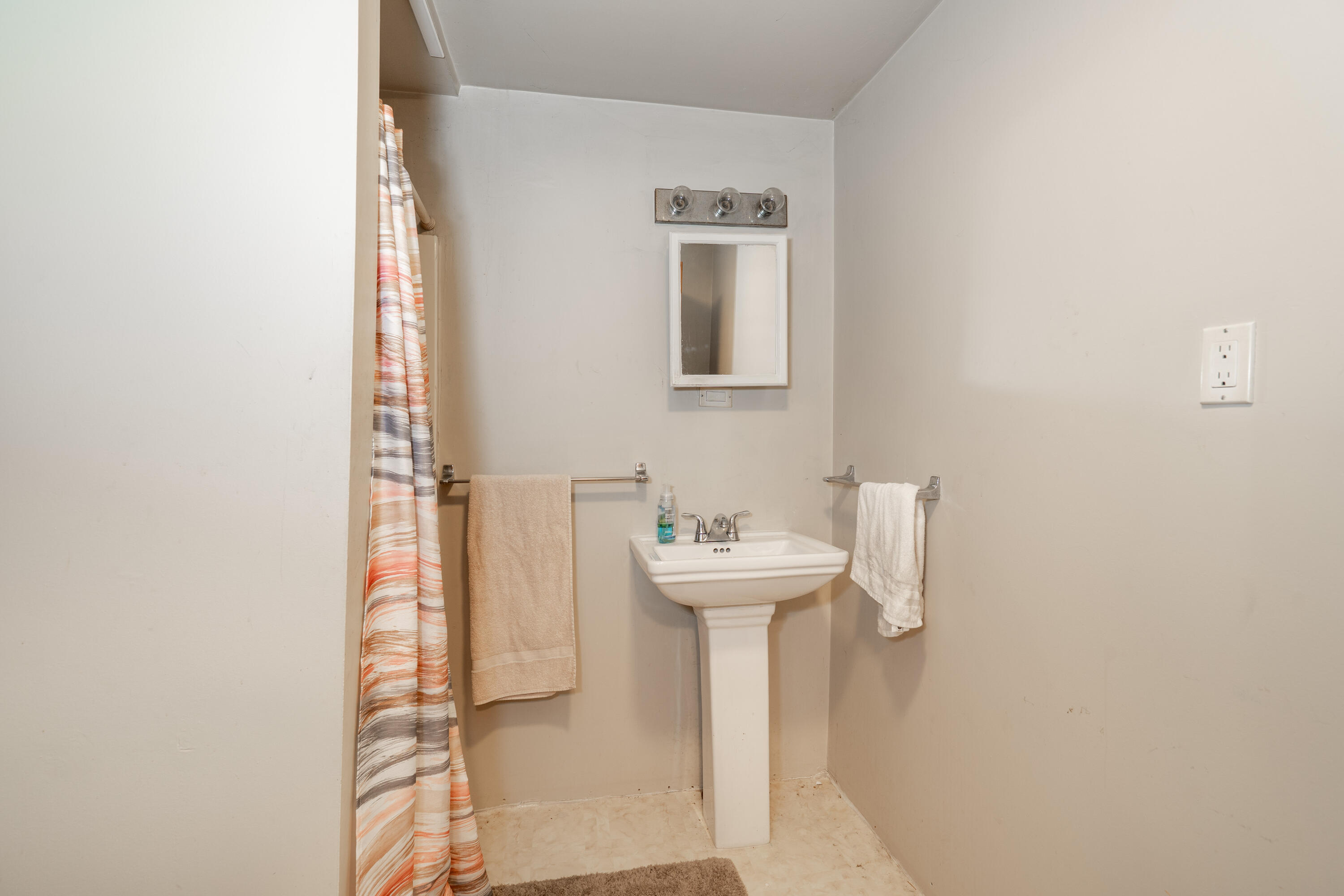10209 Card Road