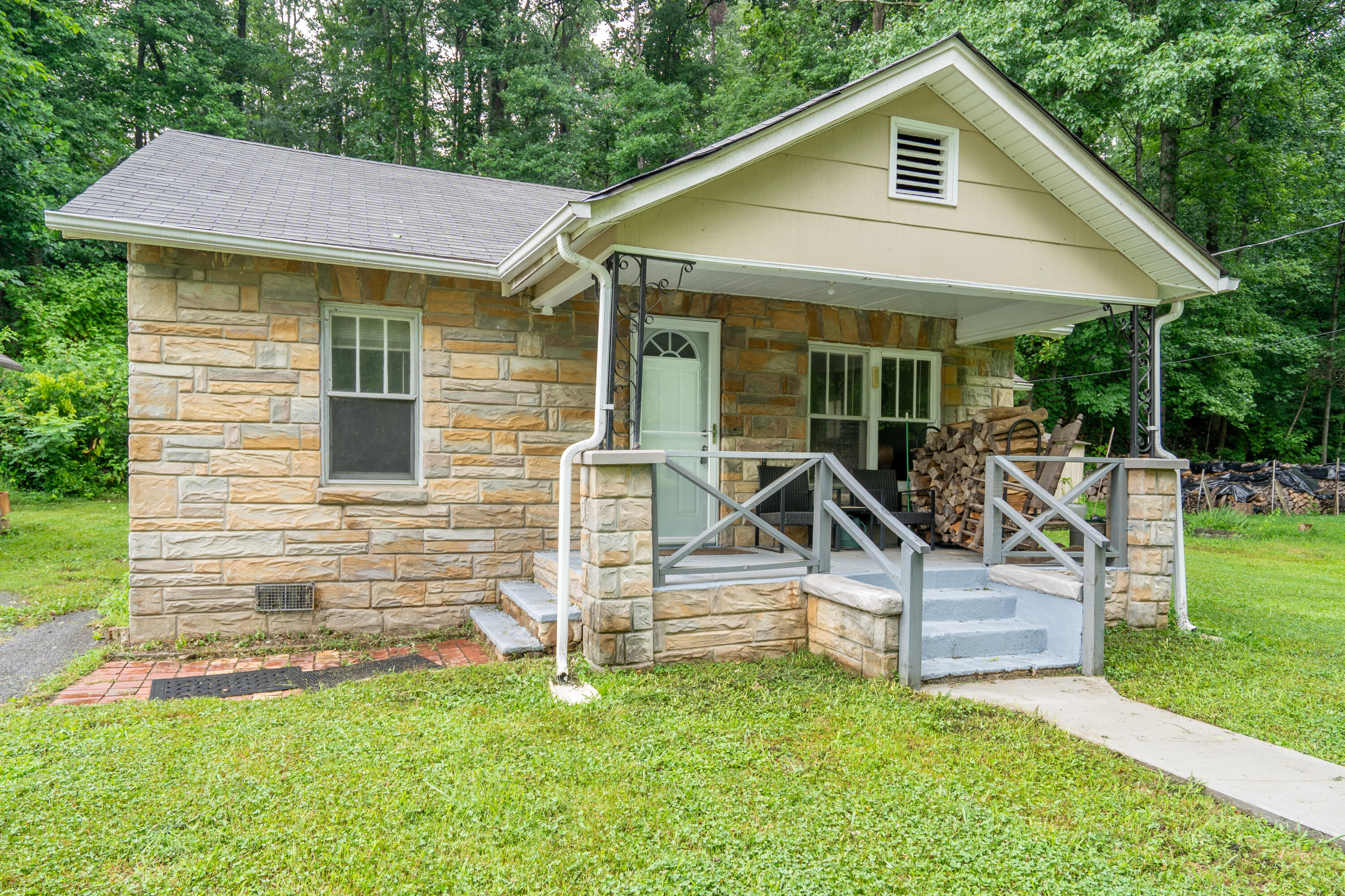 10209 Card Road