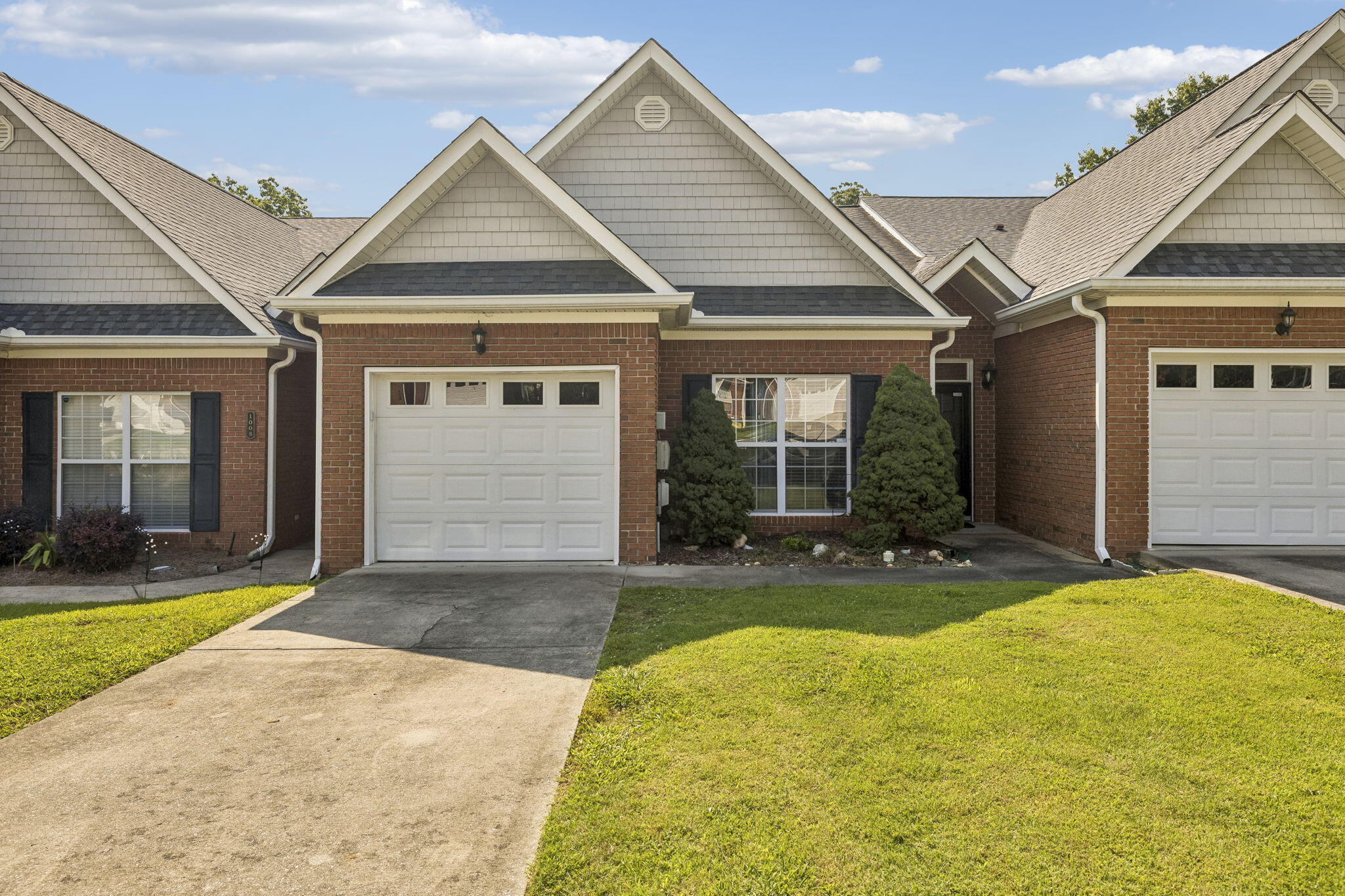 1004 Grey Oaks Lane