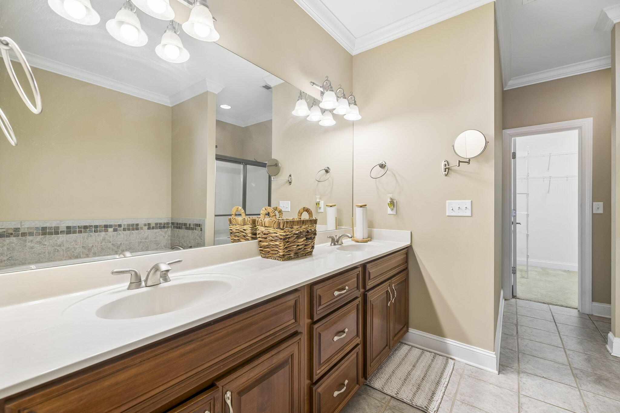 1004 Grey Oaks Lane