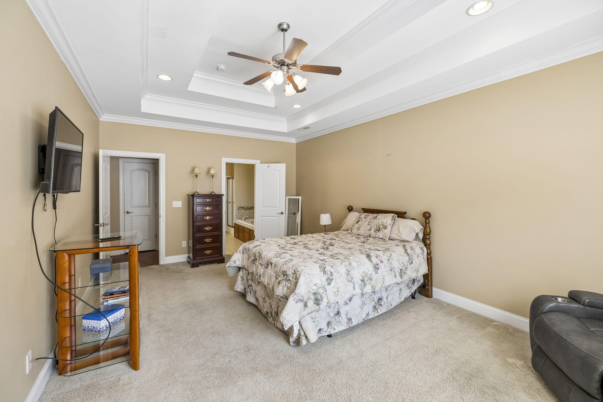 1004 Grey Oaks Lane