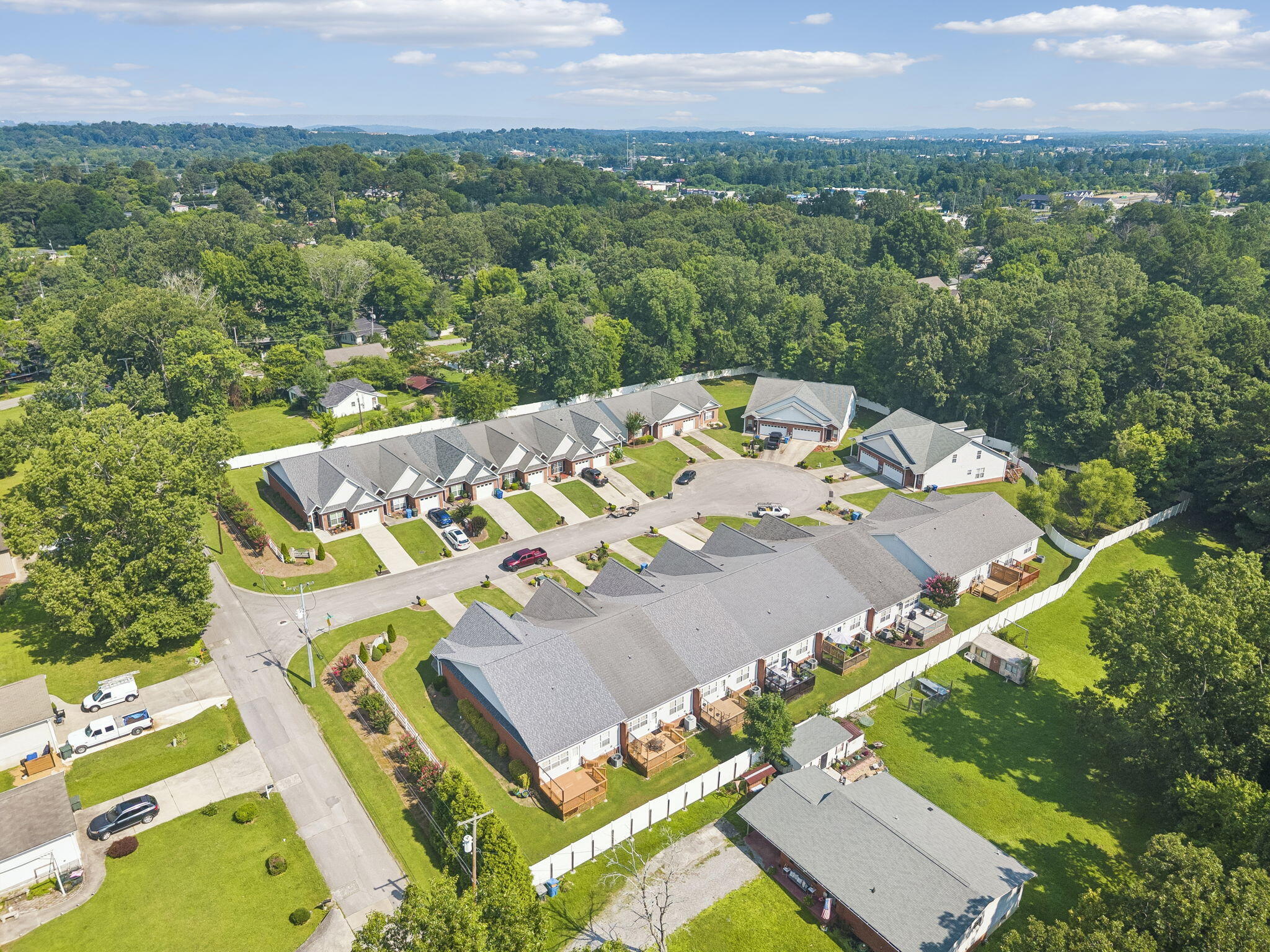 1004 Grey Oaks Lane