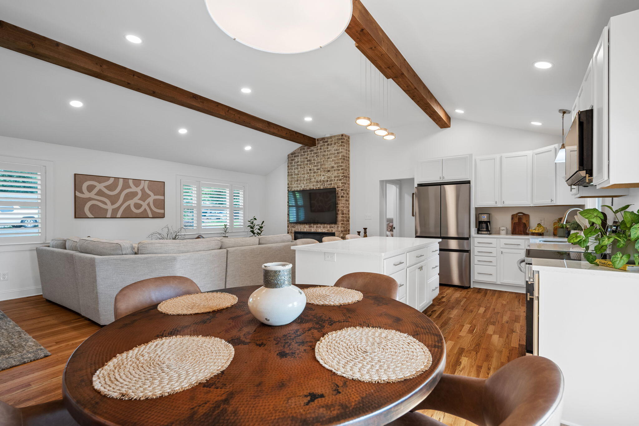 3594 Knollwood Hill Drive