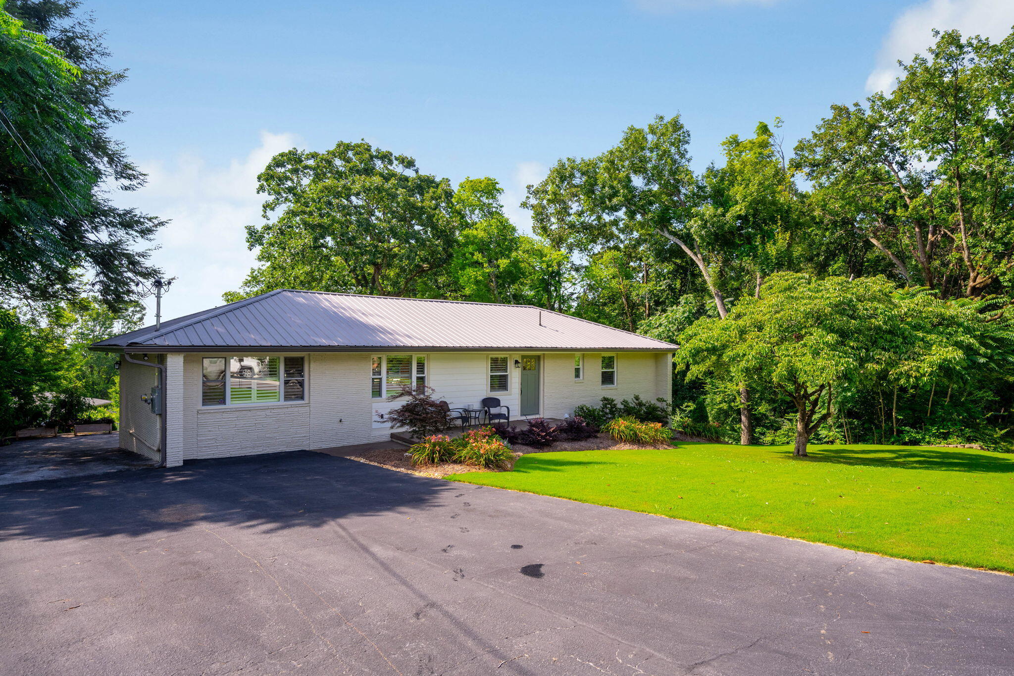 3594 Knollwood Hill Drive