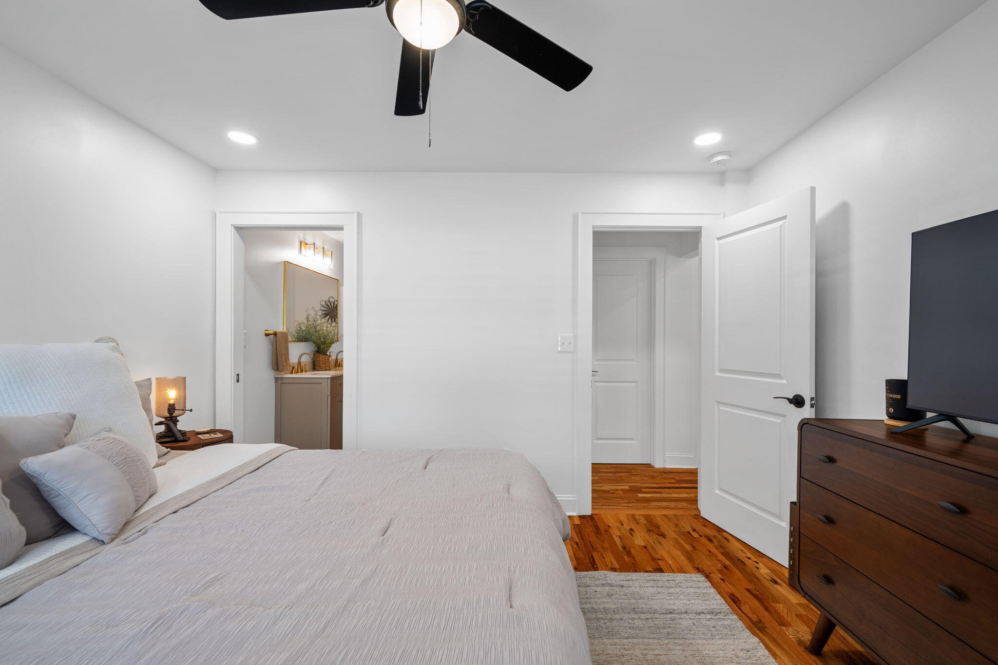 3594 Knollwood Hill Drive
