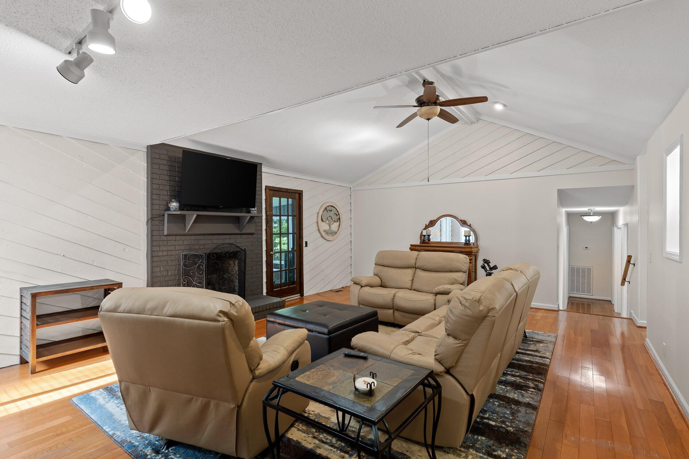 2903 Huckleberry Lane