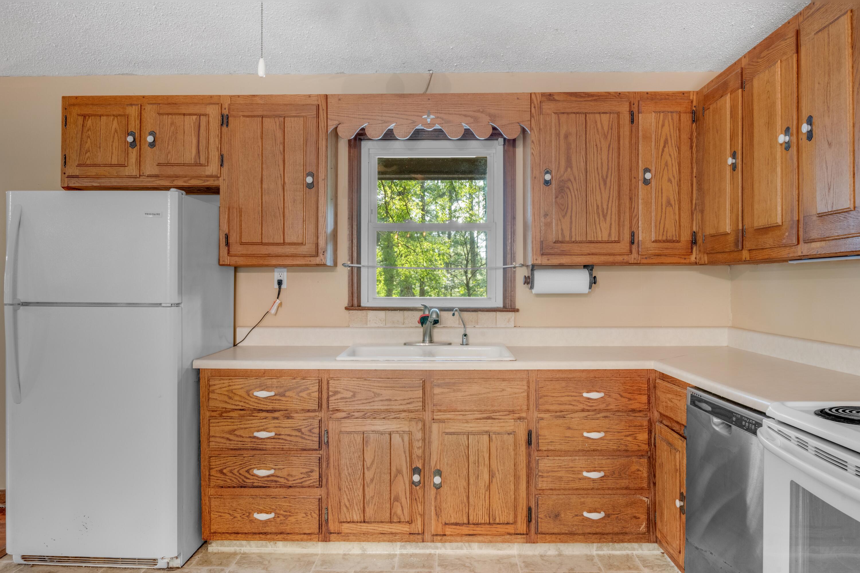 440 Bishop Pond Road
