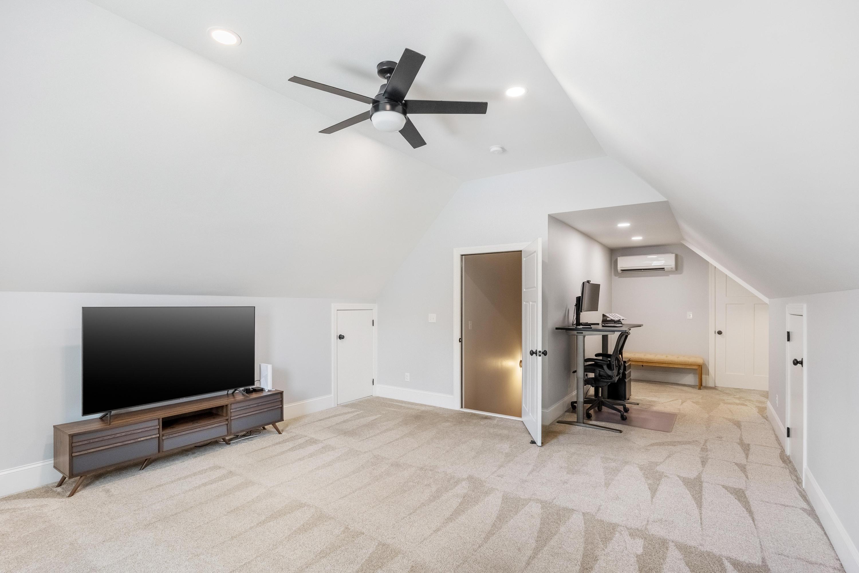 8405 Deer Run Circle