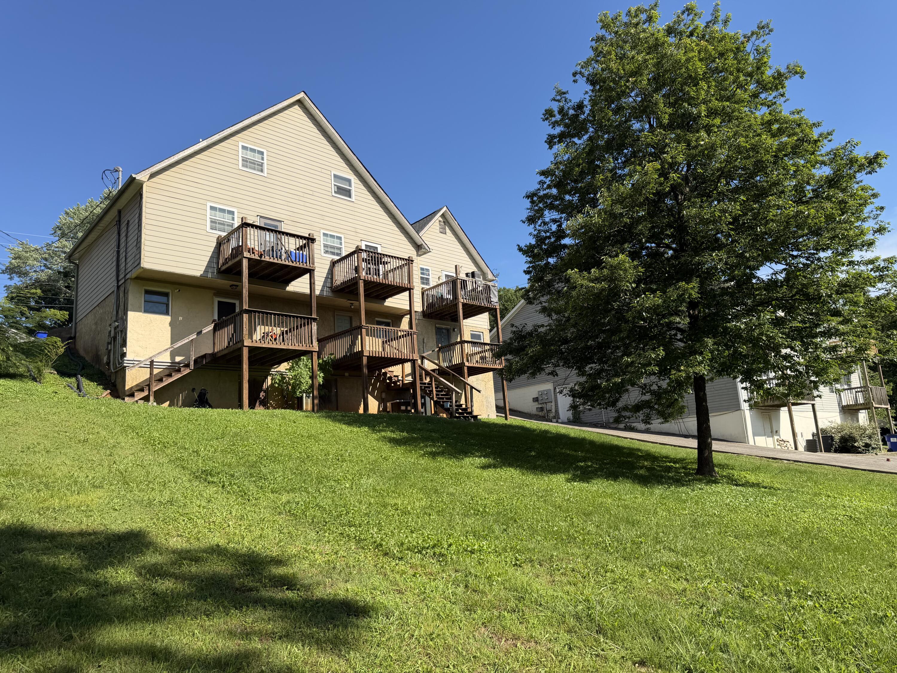 452 Crest Drive SW, 452,454,456
