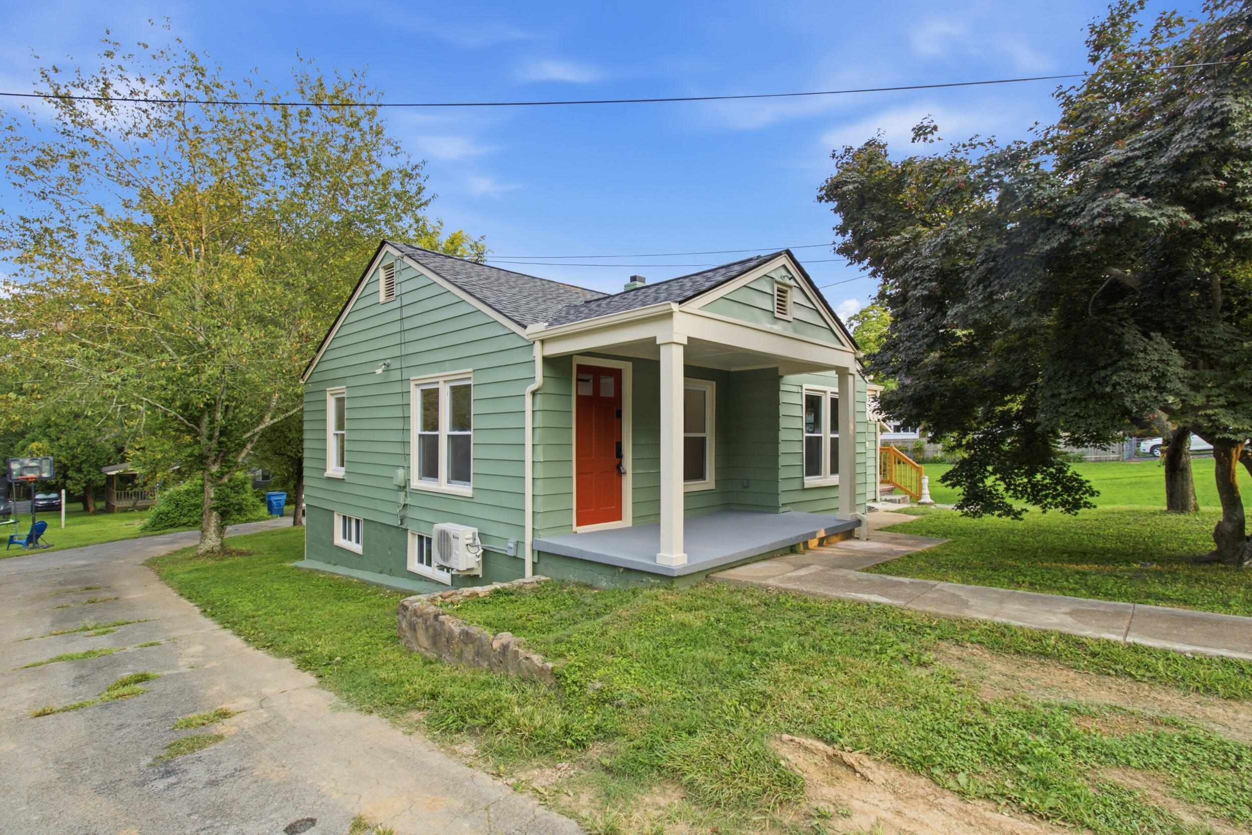 2522 Woodfin Avenue