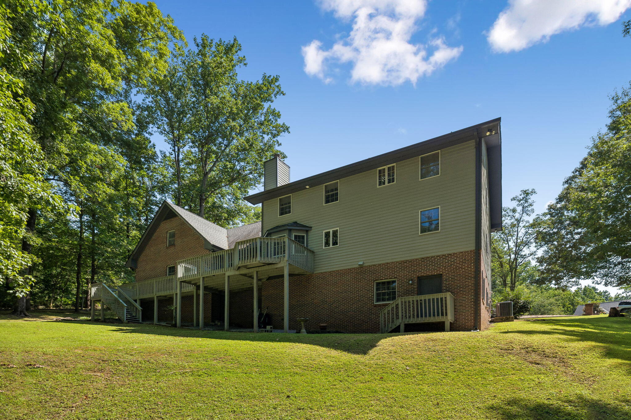 605 Stonebrook Drive