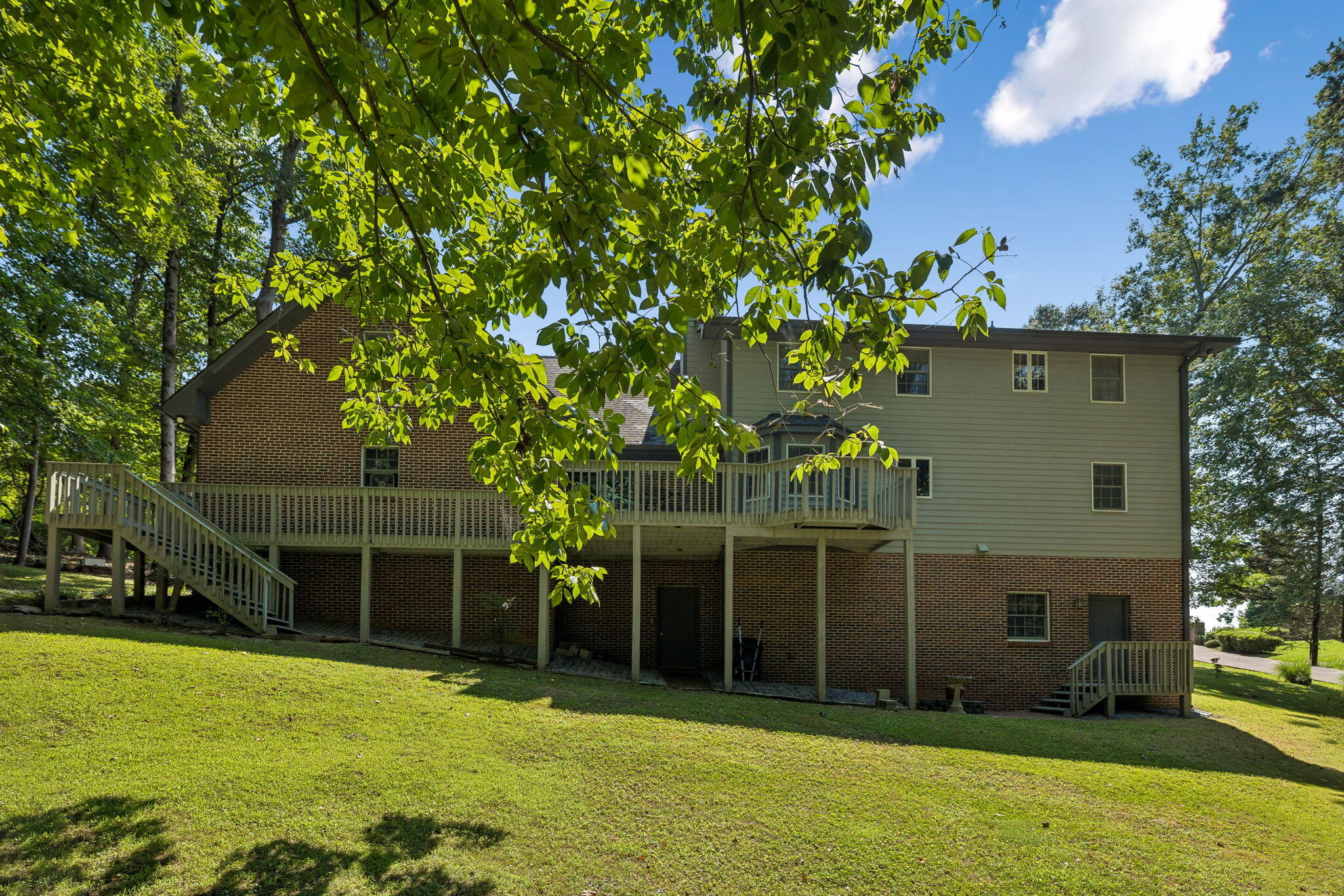 605 Stonebrook Drive