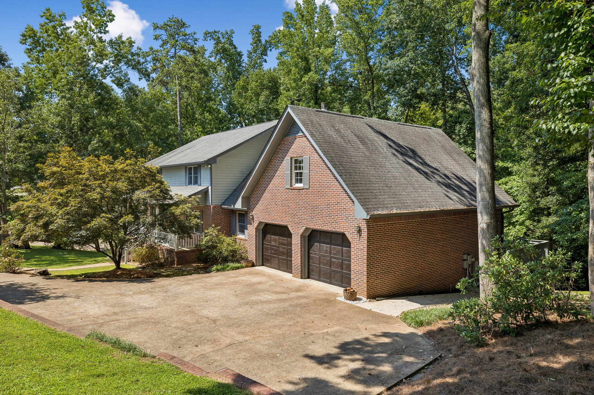 605 Stonebrook Drive