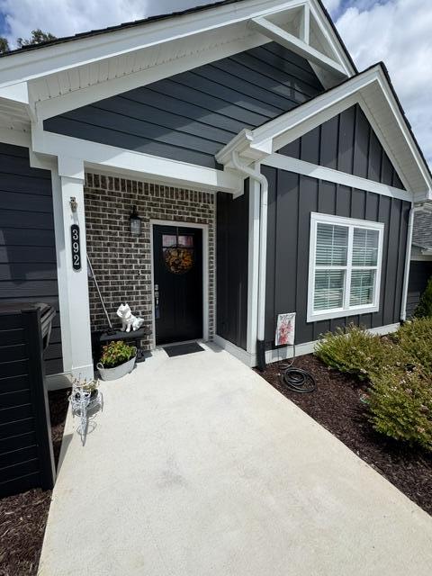 392 NE Bellingham Drive, 5c