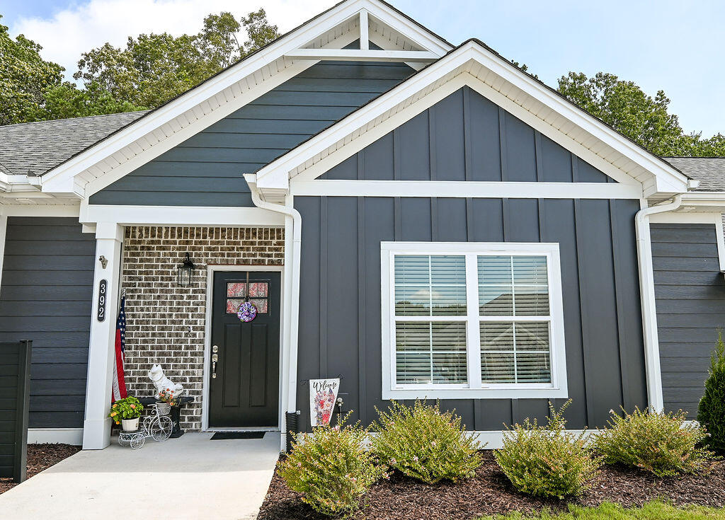 392 NE Bellingham Drive, 5c