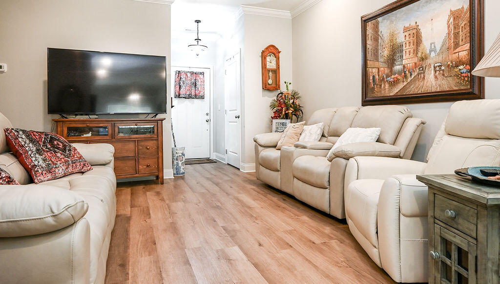 392 NE Bellingham Drive, 5c