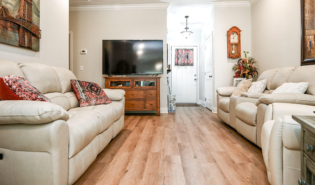 392 NE Bellingham Drive, 5c