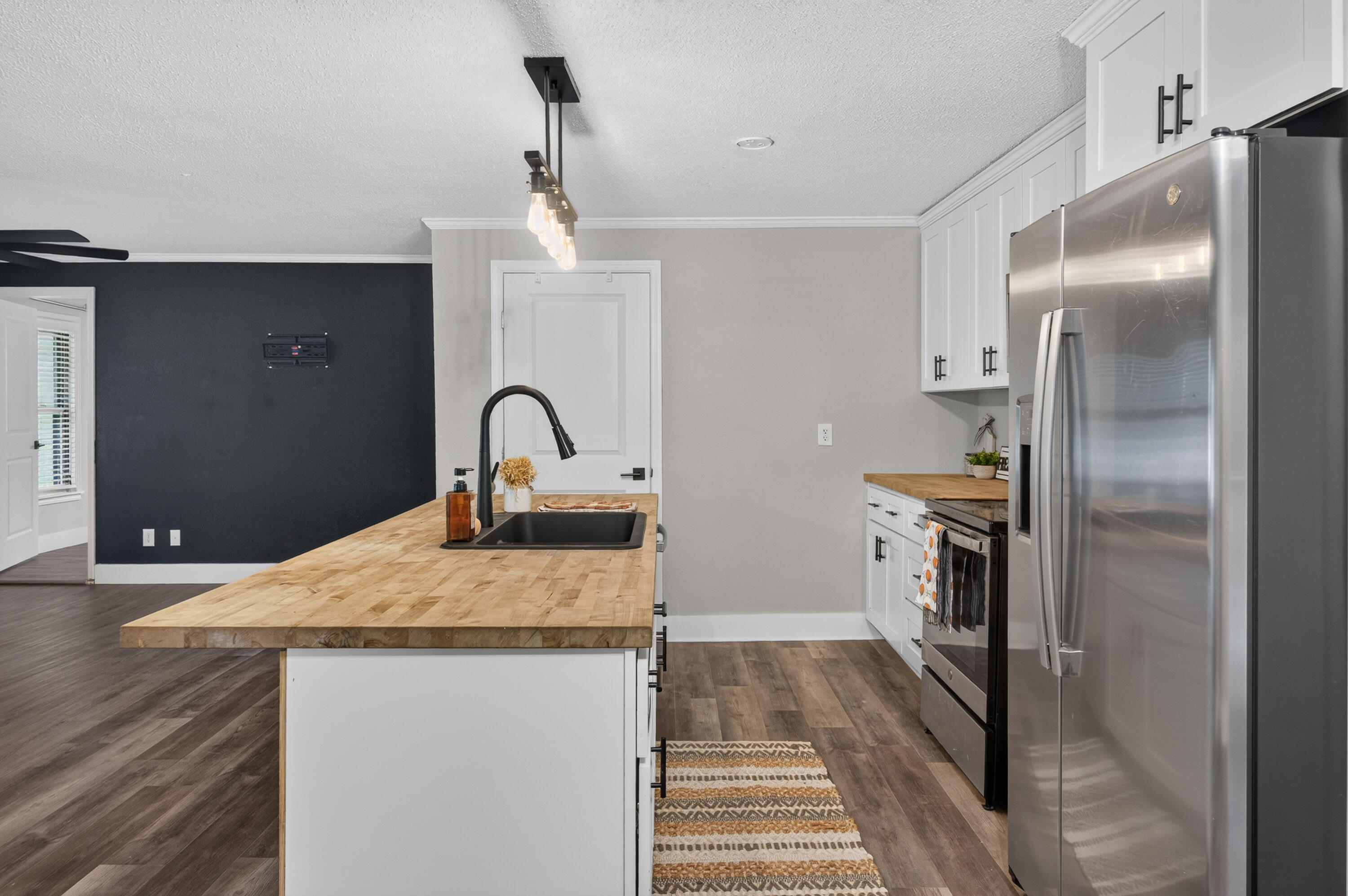 89 Alexander Way