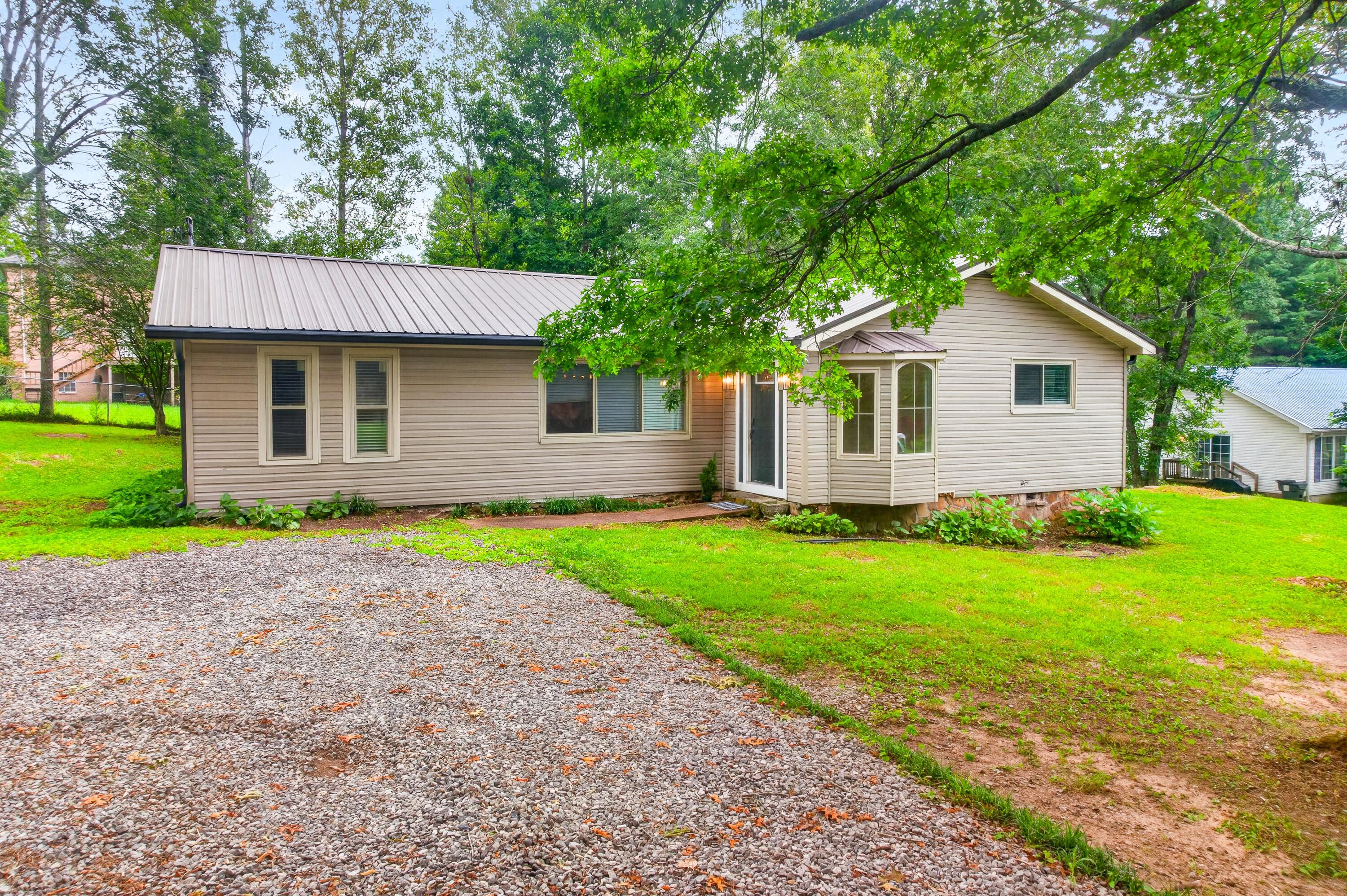 89 Alexander Way