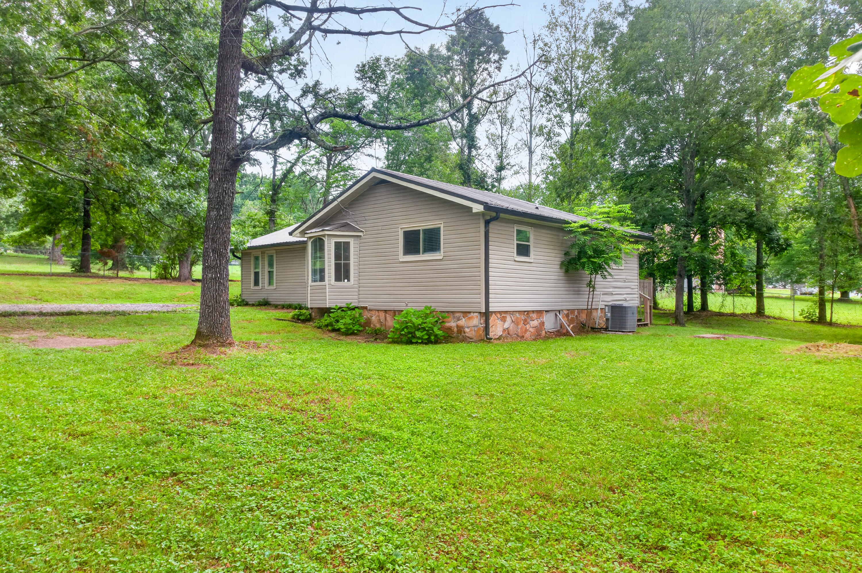 89 Alexander Way