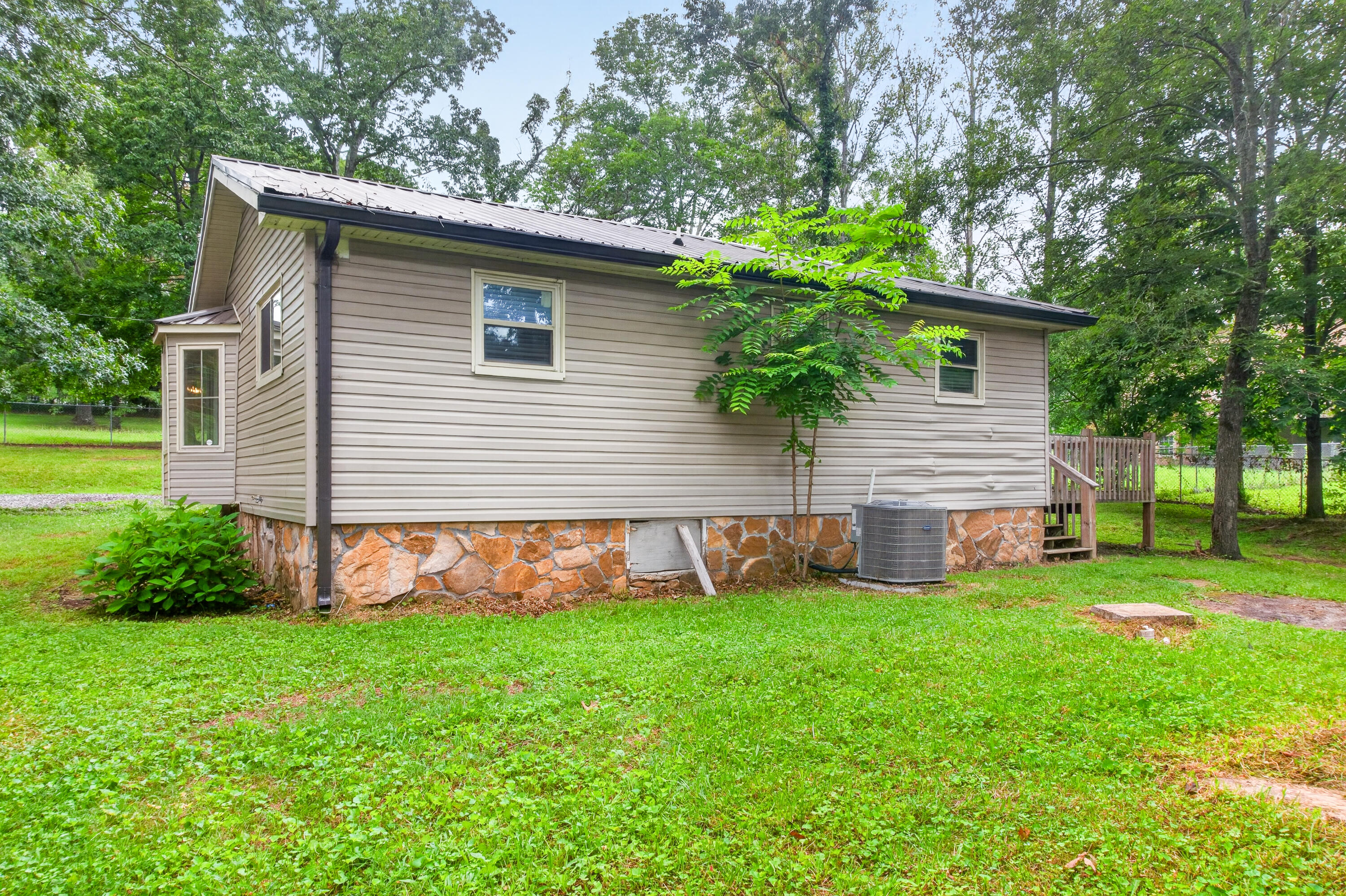 89 Alexander Way