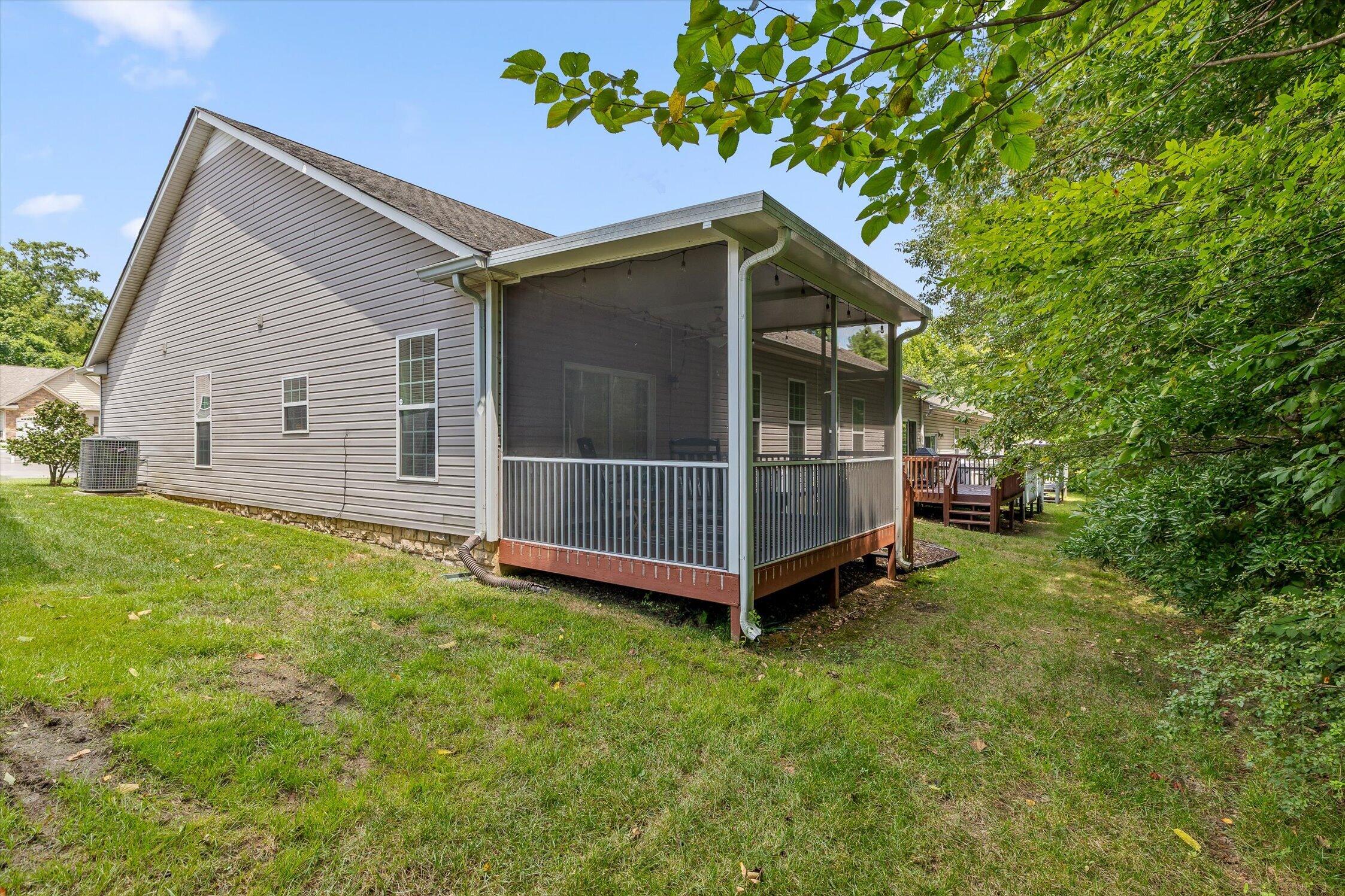 7648 Magnolia Leaf Lane