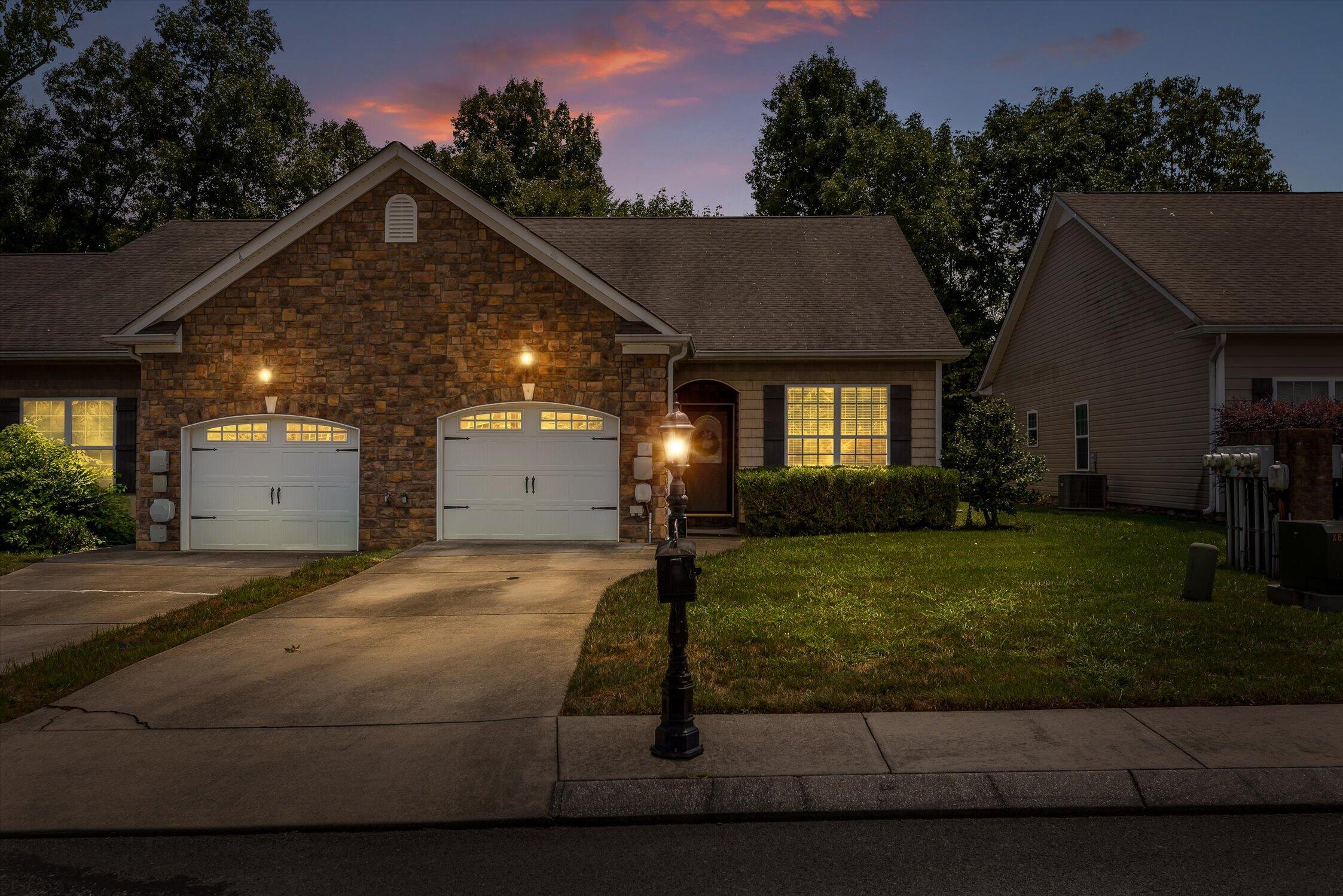 7648 Magnolia Leaf Lane