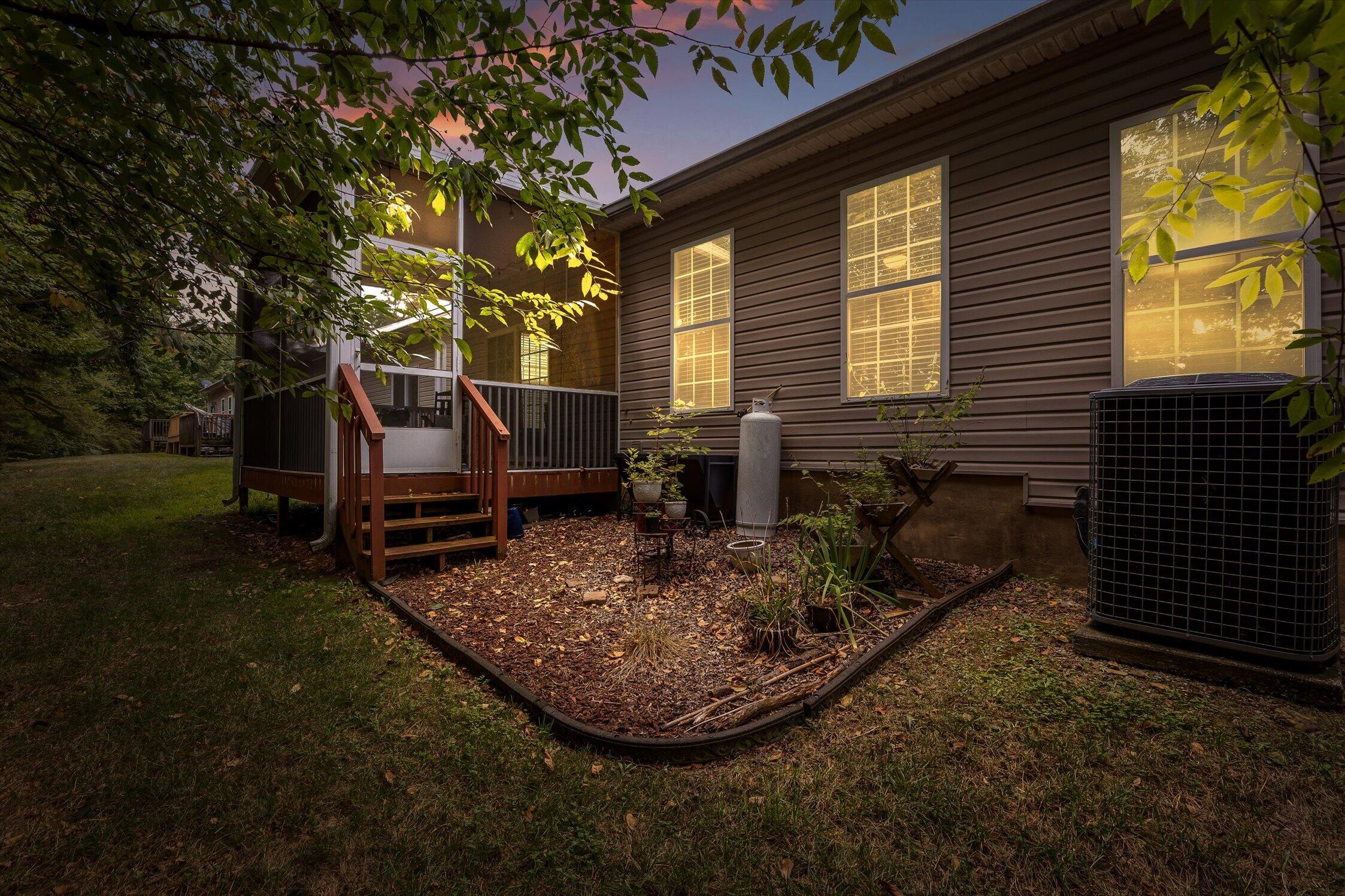 7648 Magnolia Leaf Lane