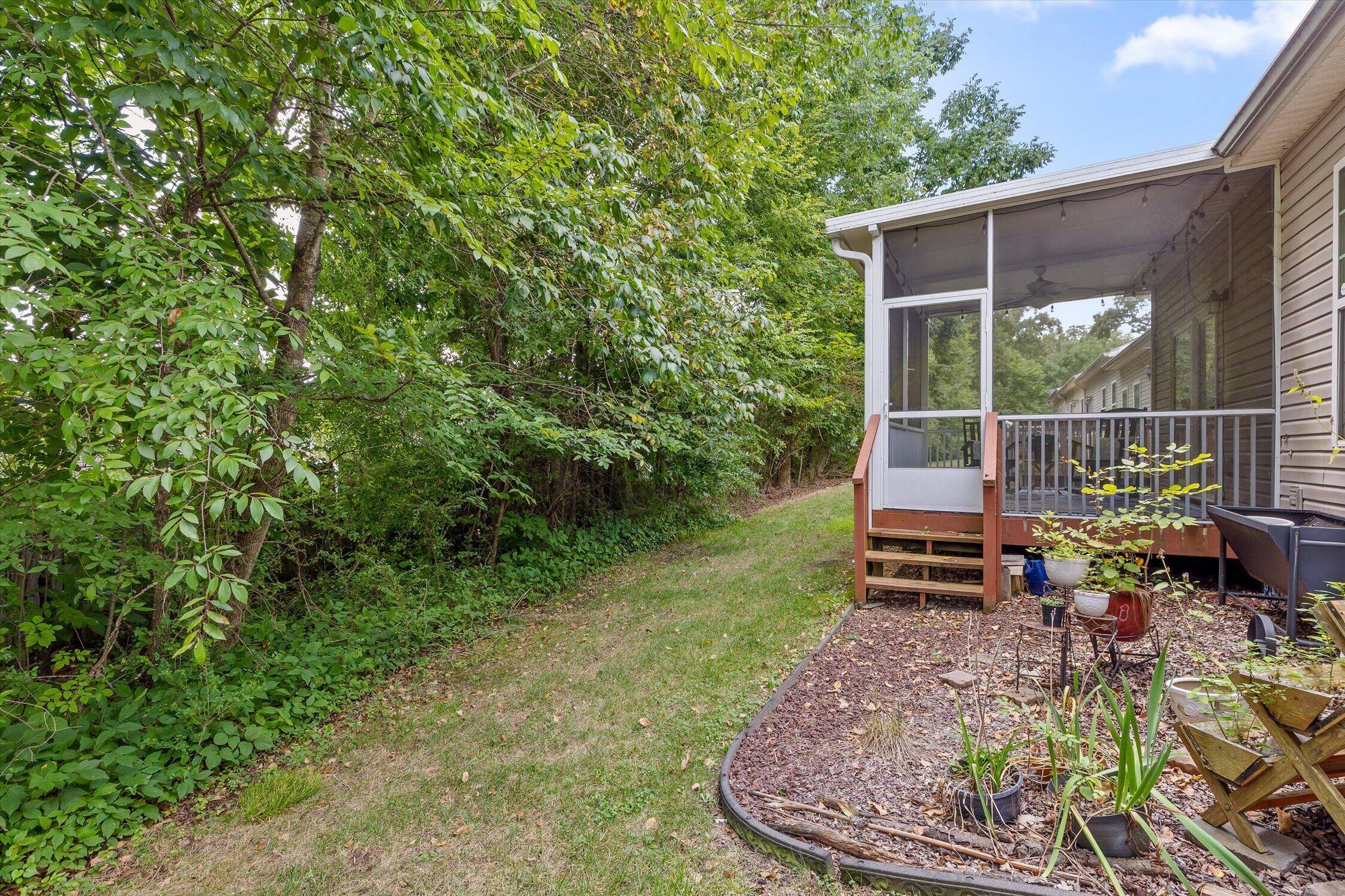7648 Magnolia Leaf Lane