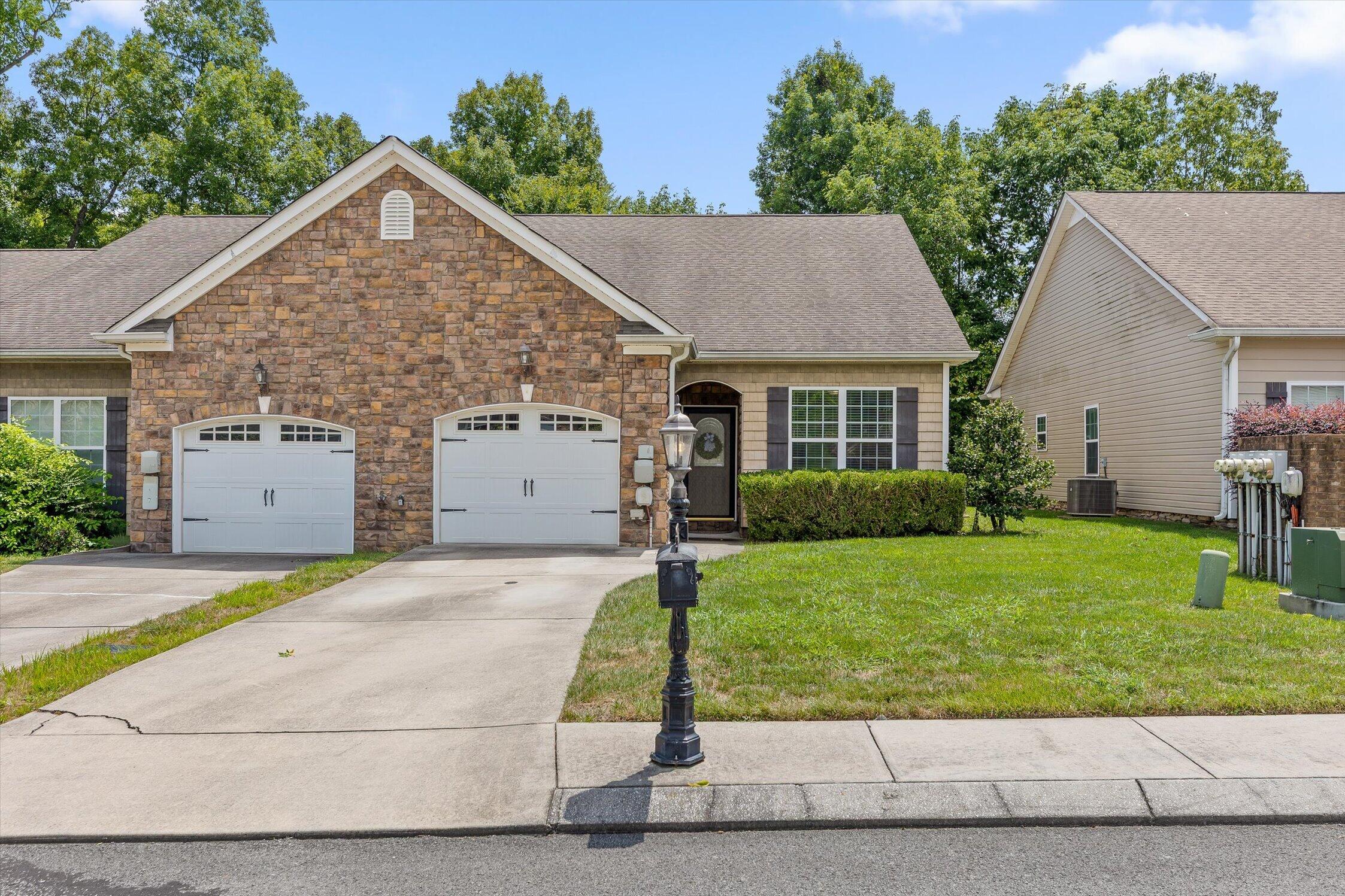 7648 Magnolia Leaf Lane