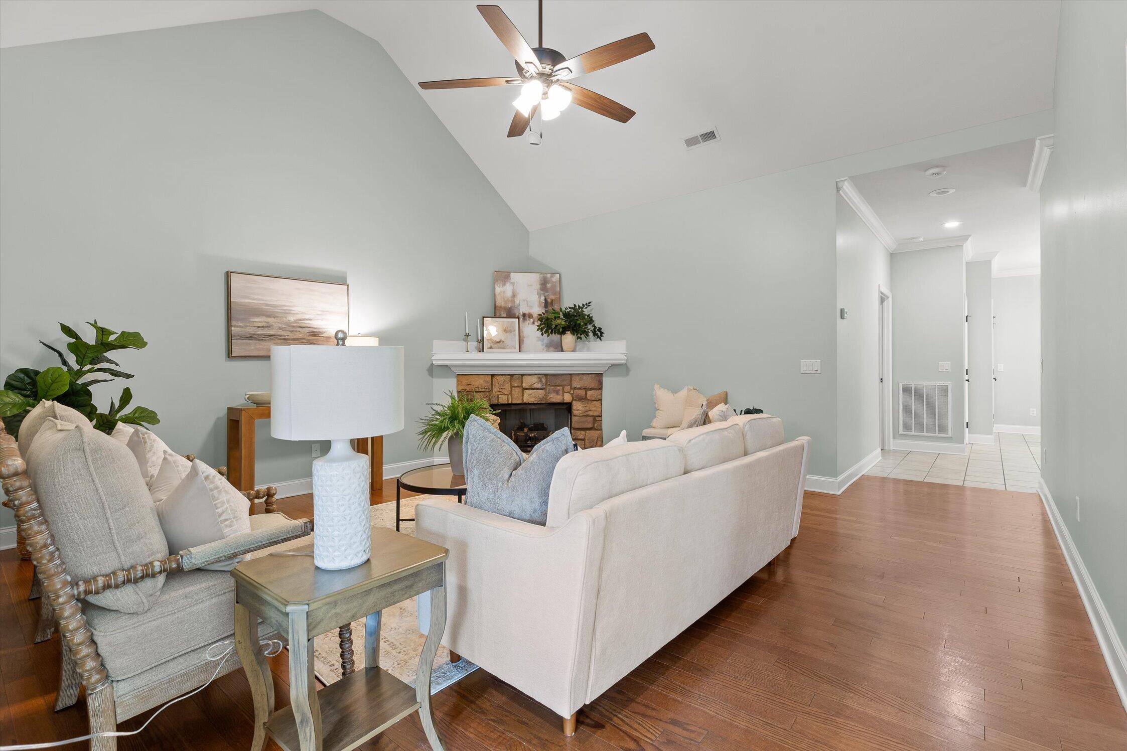 7648 Magnolia Leaf Lane