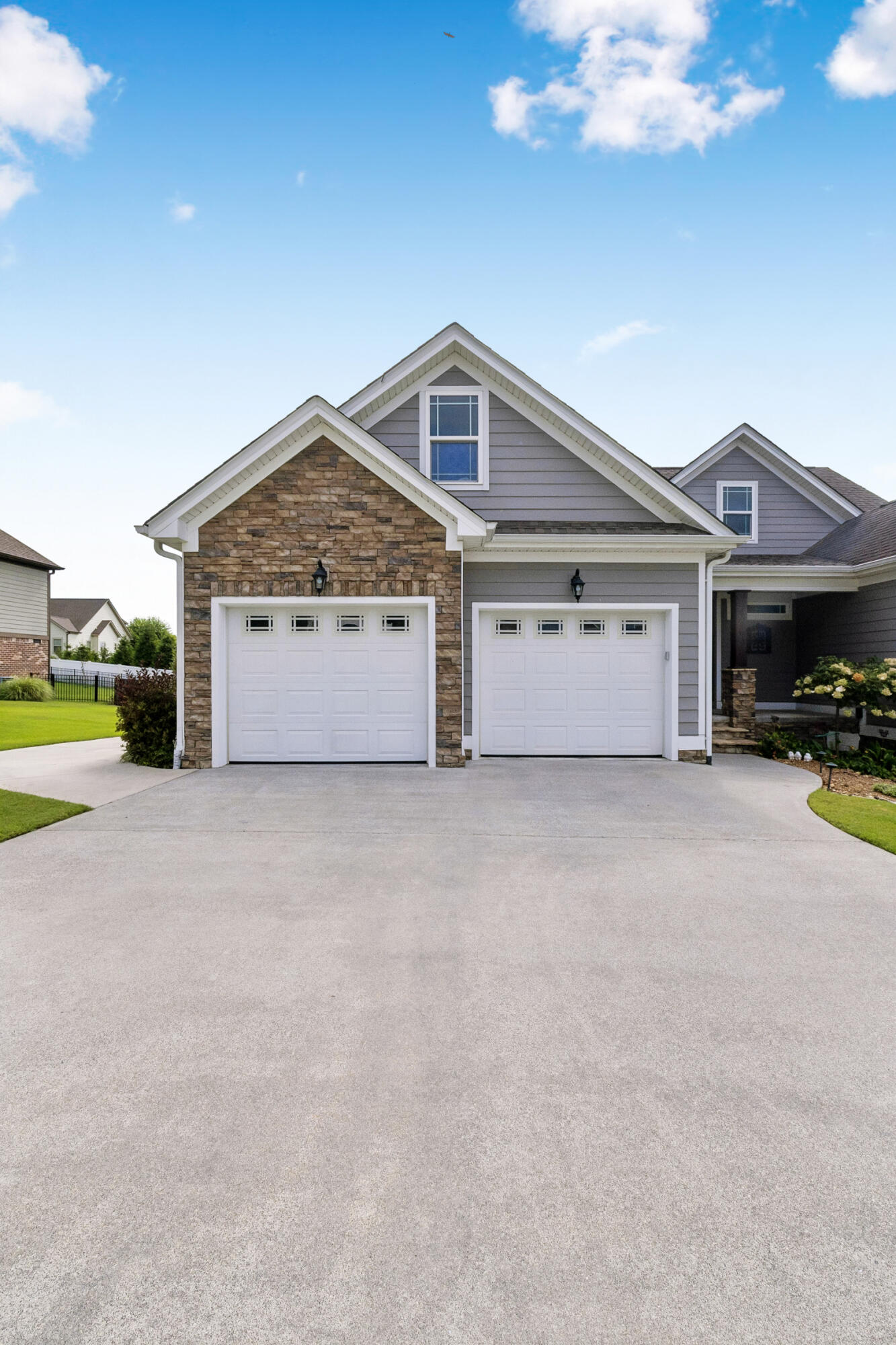 229 Running Oak Drive