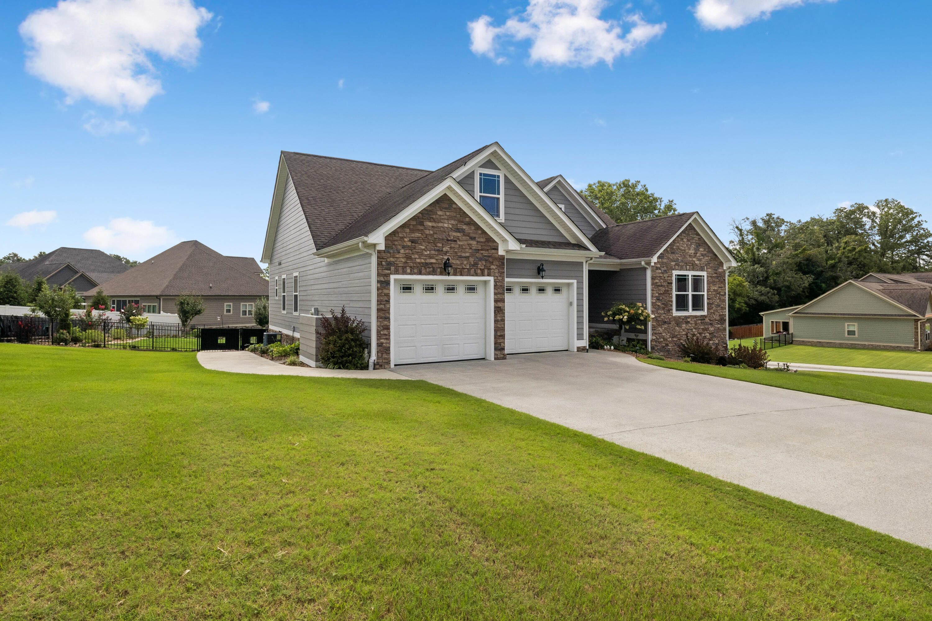 229 Running Oak Drive