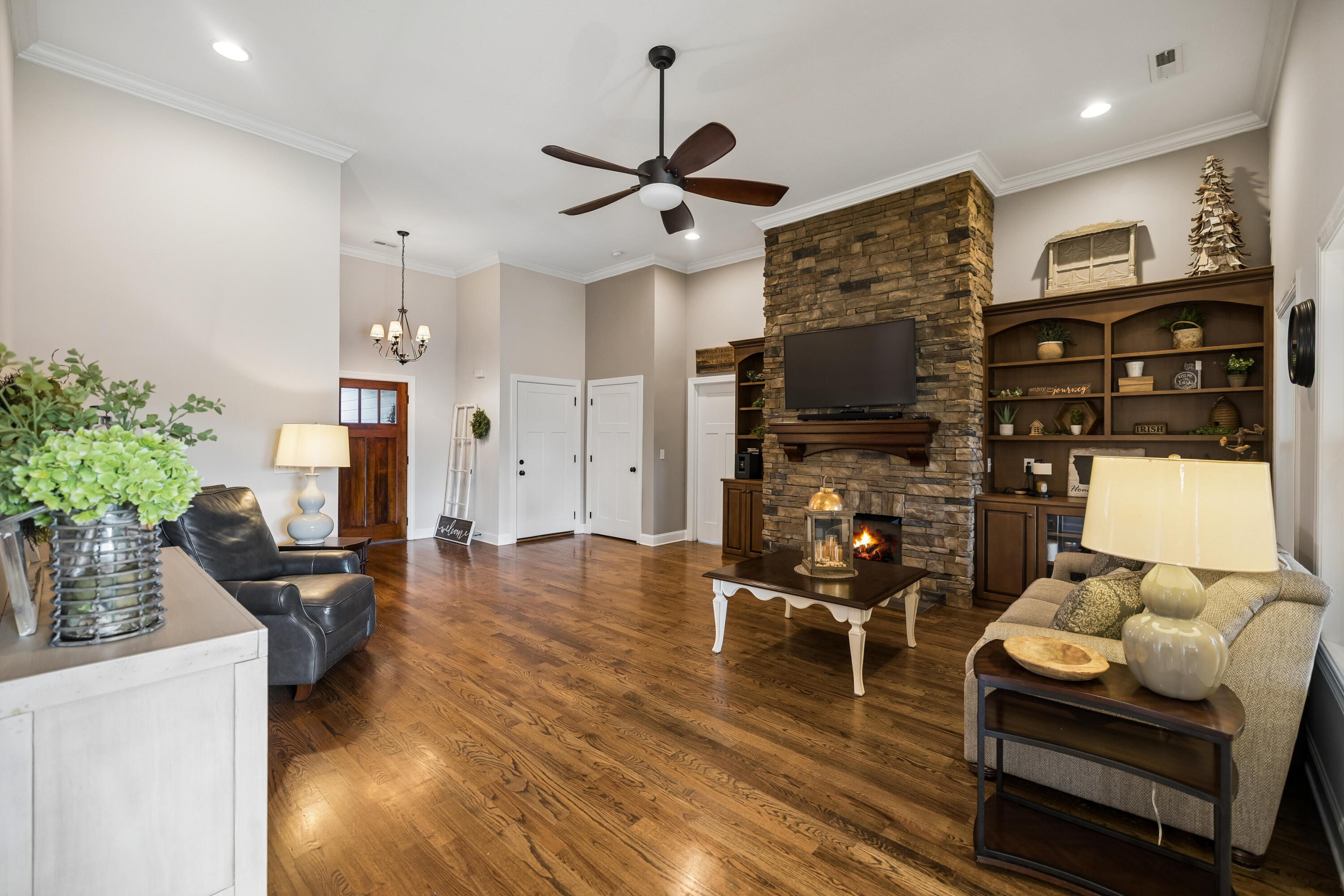 229 Running Oak Drive