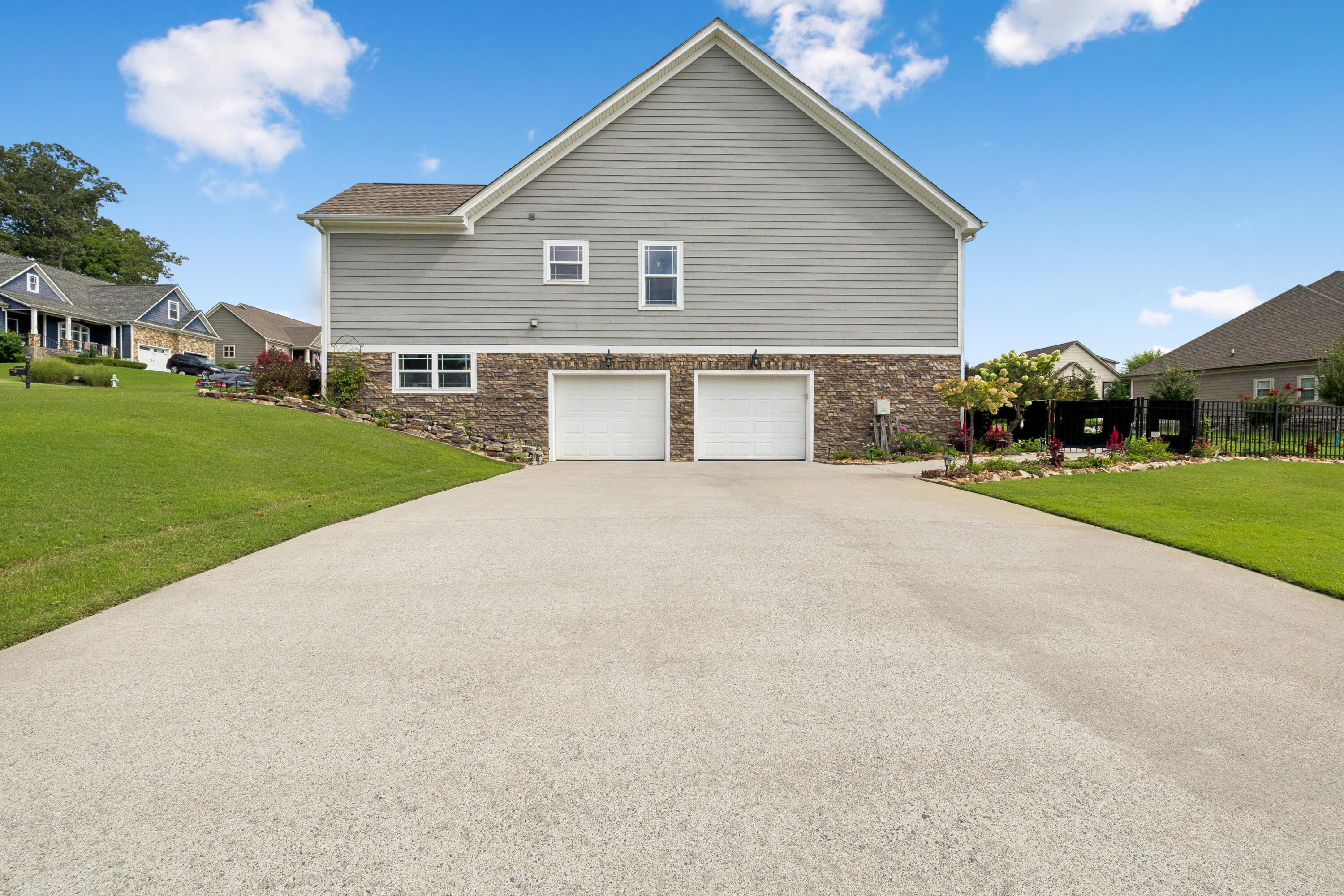 229 Running Oak Drive