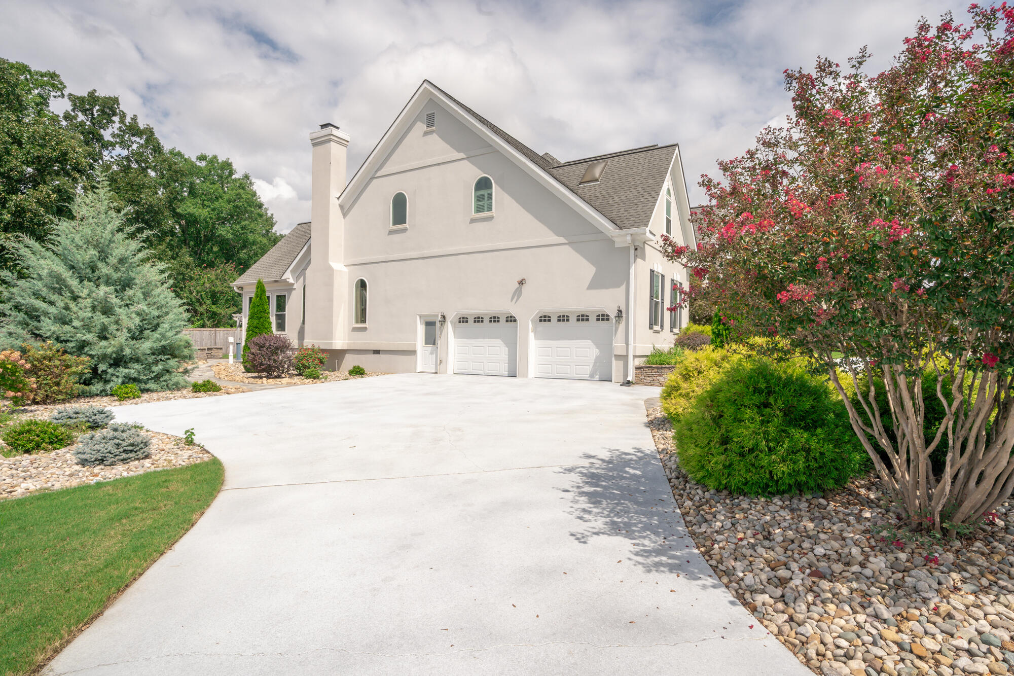2421 Laurelton Creek Lane
