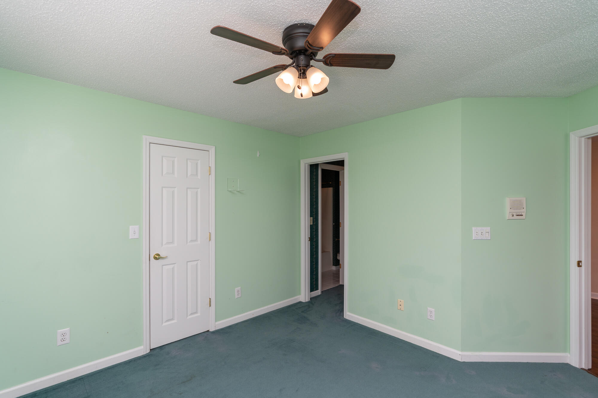 2421 Laurelton Creek Lane