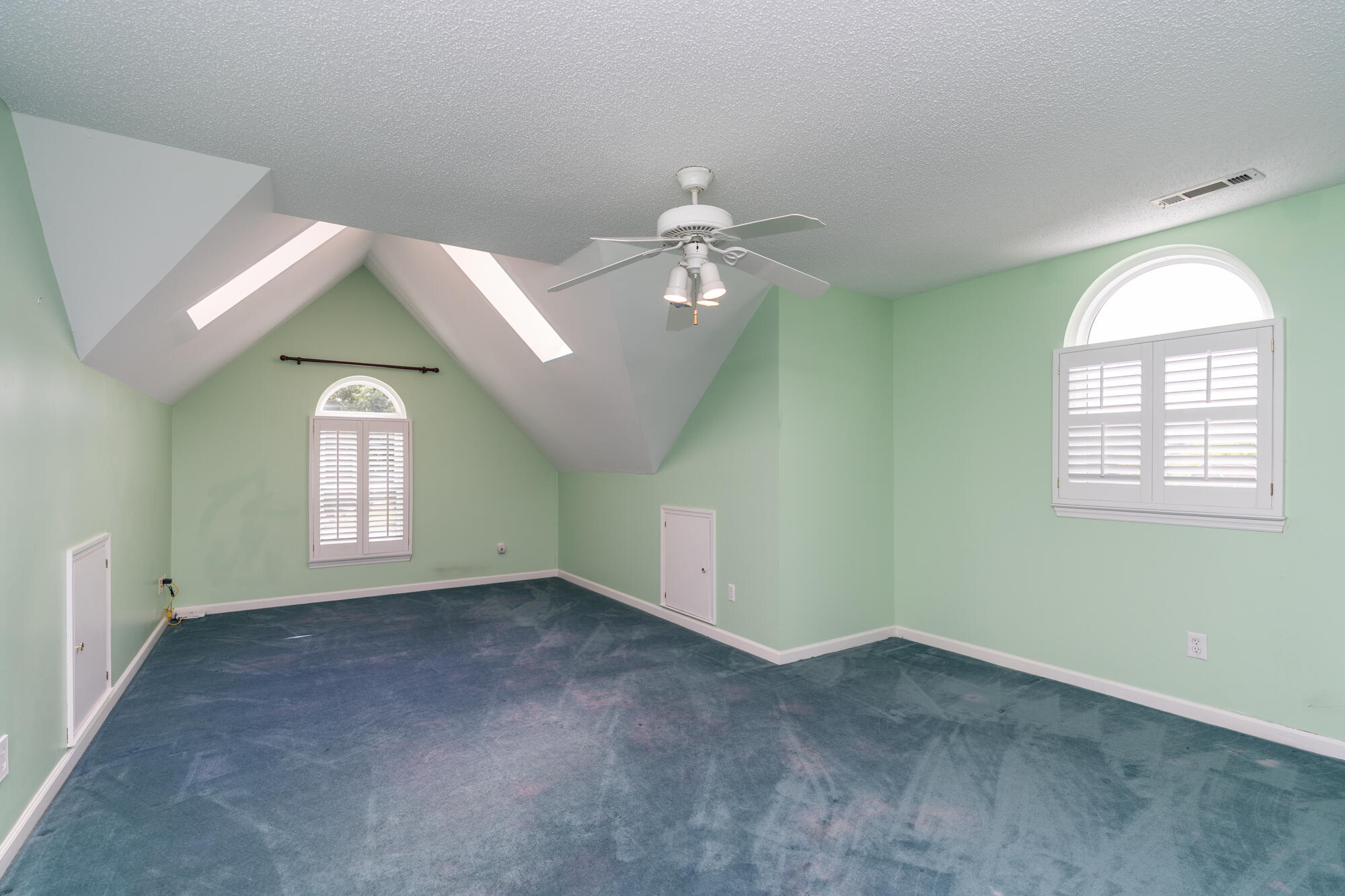 2421 Laurelton Creek Lane