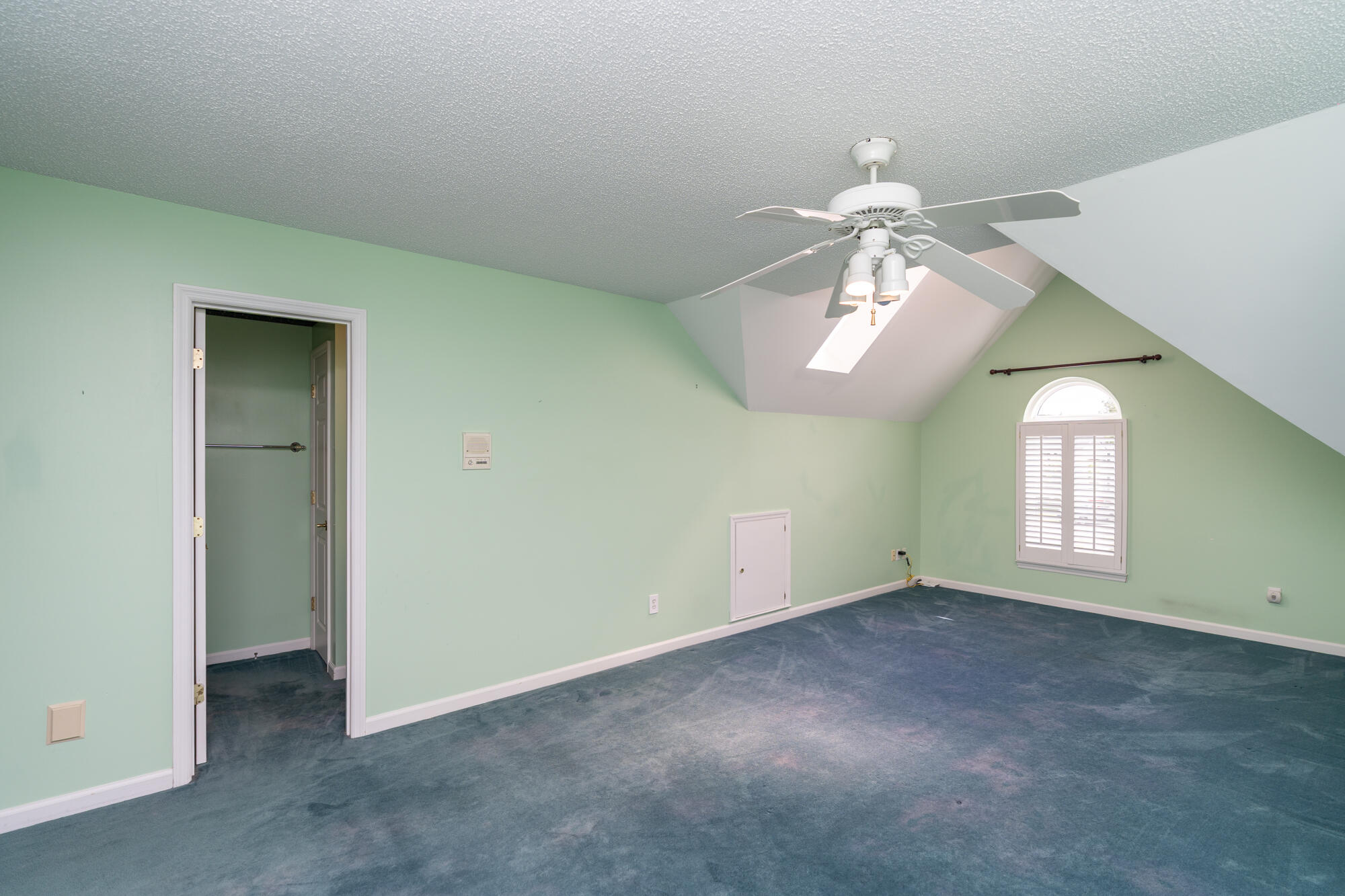 2421 Laurelton Creek Lane