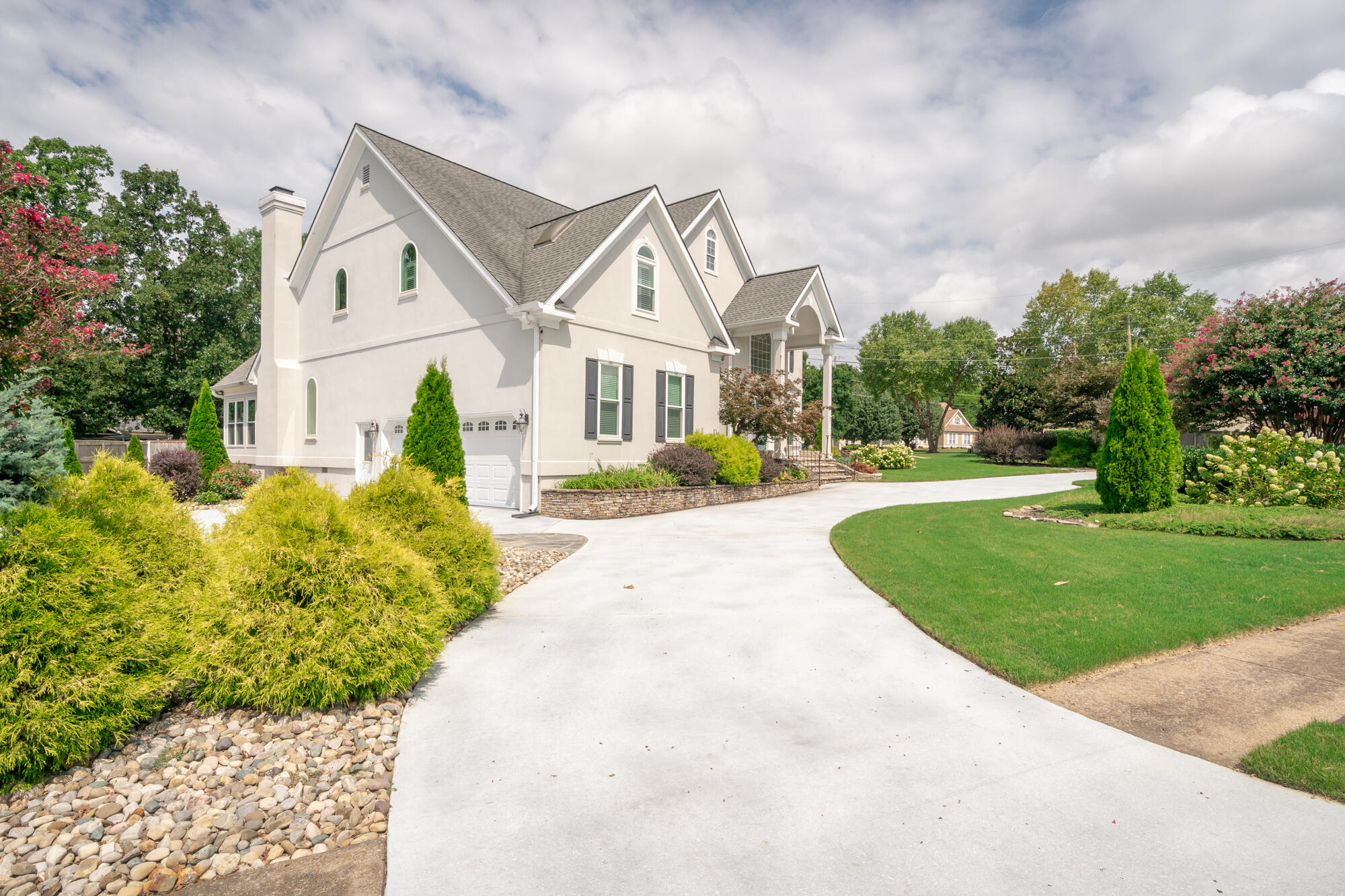 2421 Laurelton Creek Lane