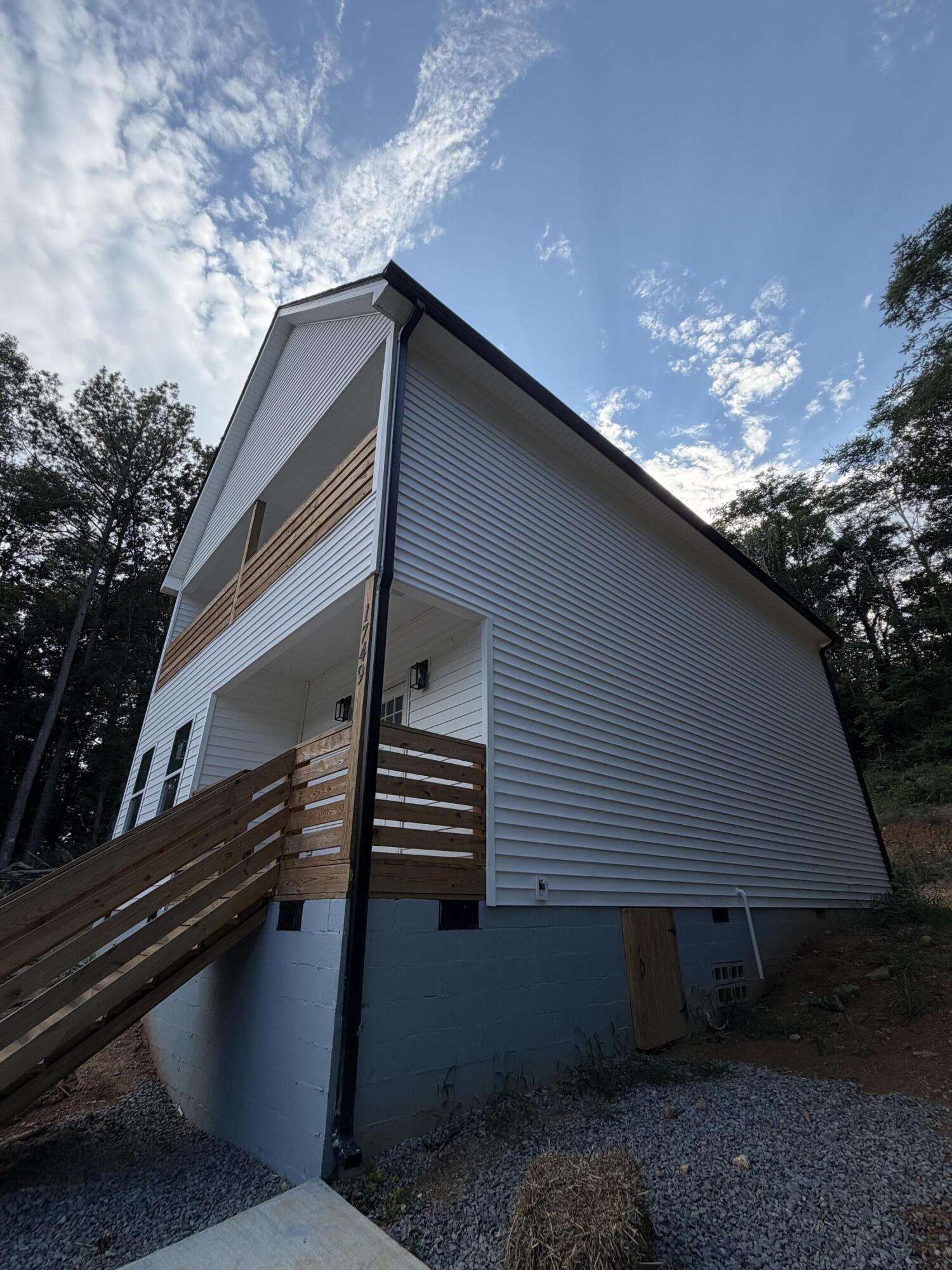 1749 Dogwood Drive
