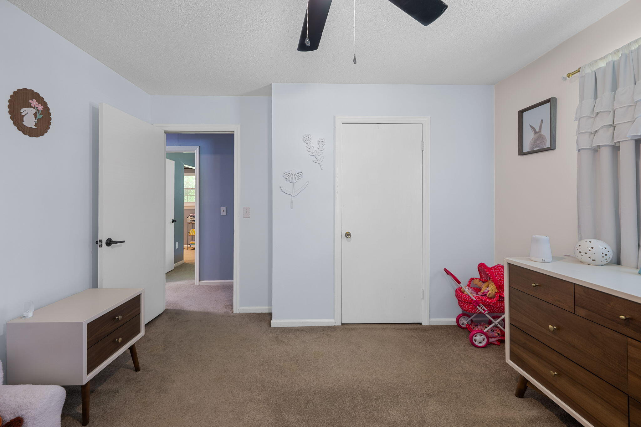 5915 Hillcrest Drive