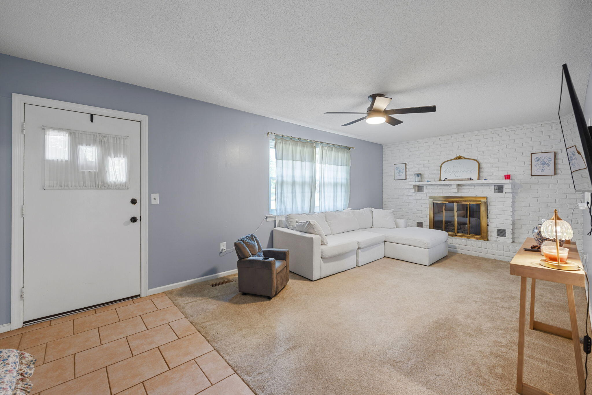 5915 Hillcrest Drive