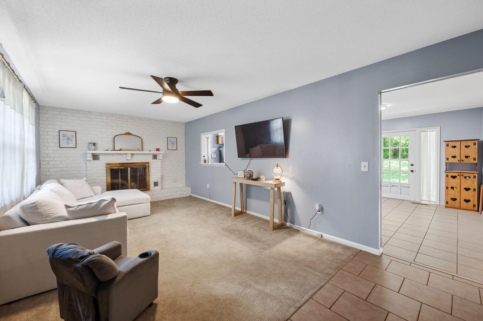5915 Hillcrest Drive