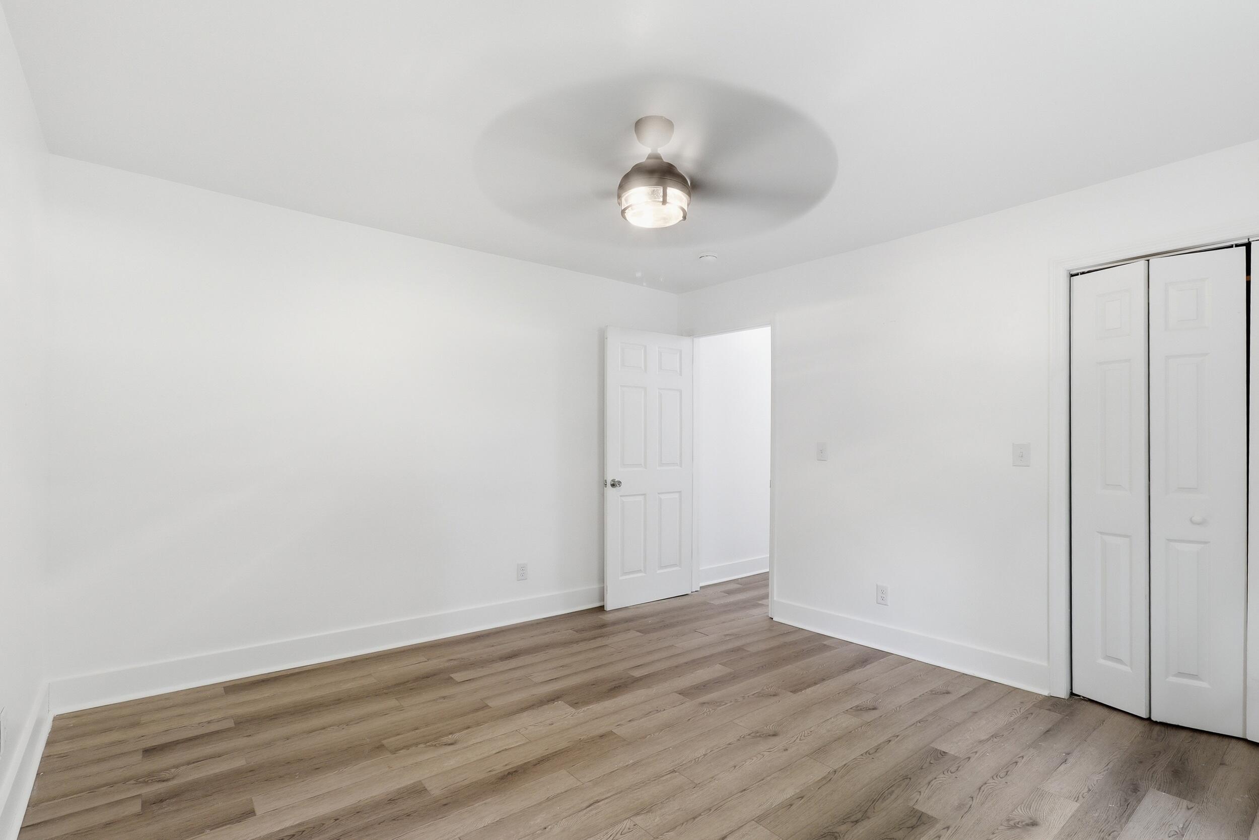 711 W James Avenue
