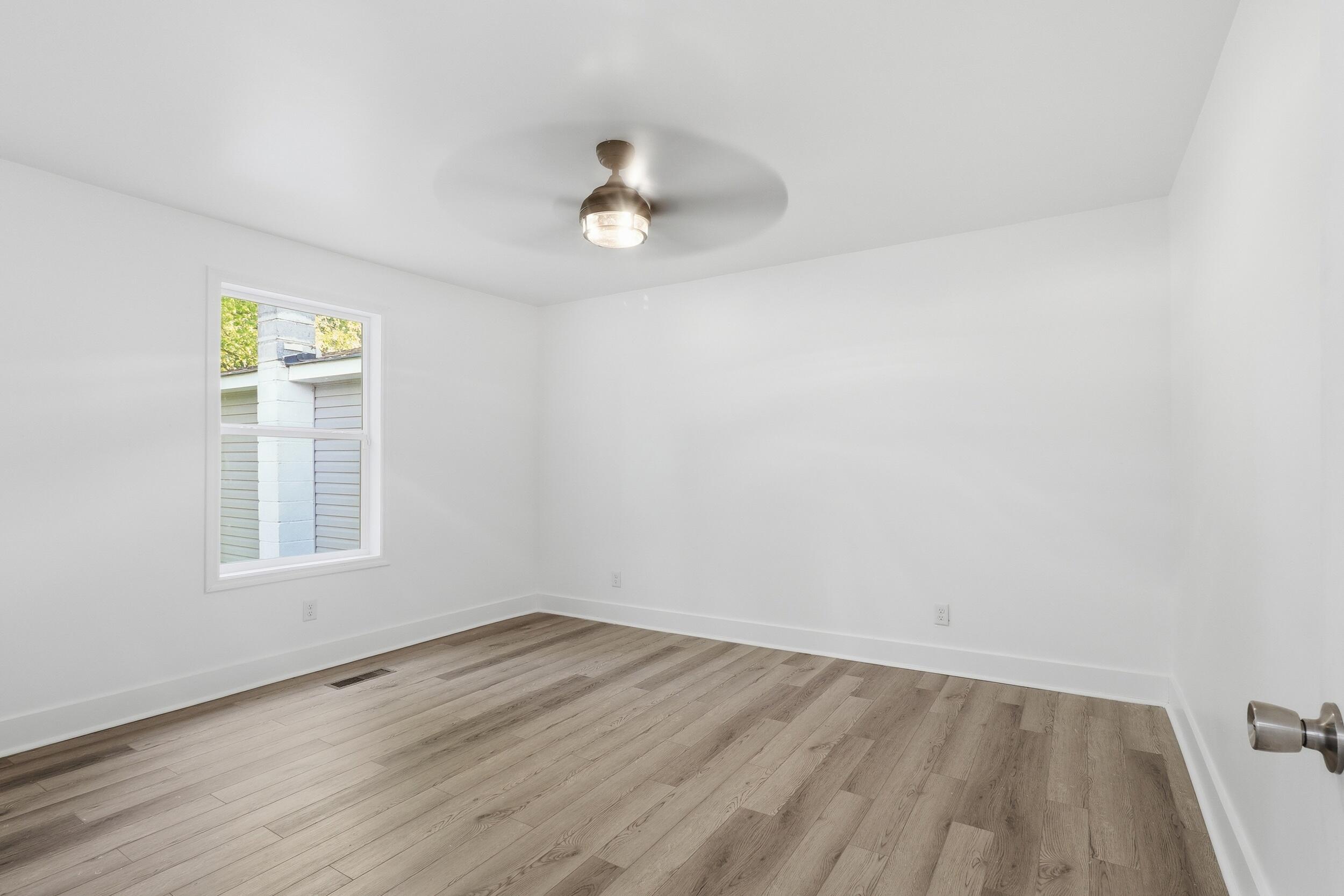 711 W James Avenue