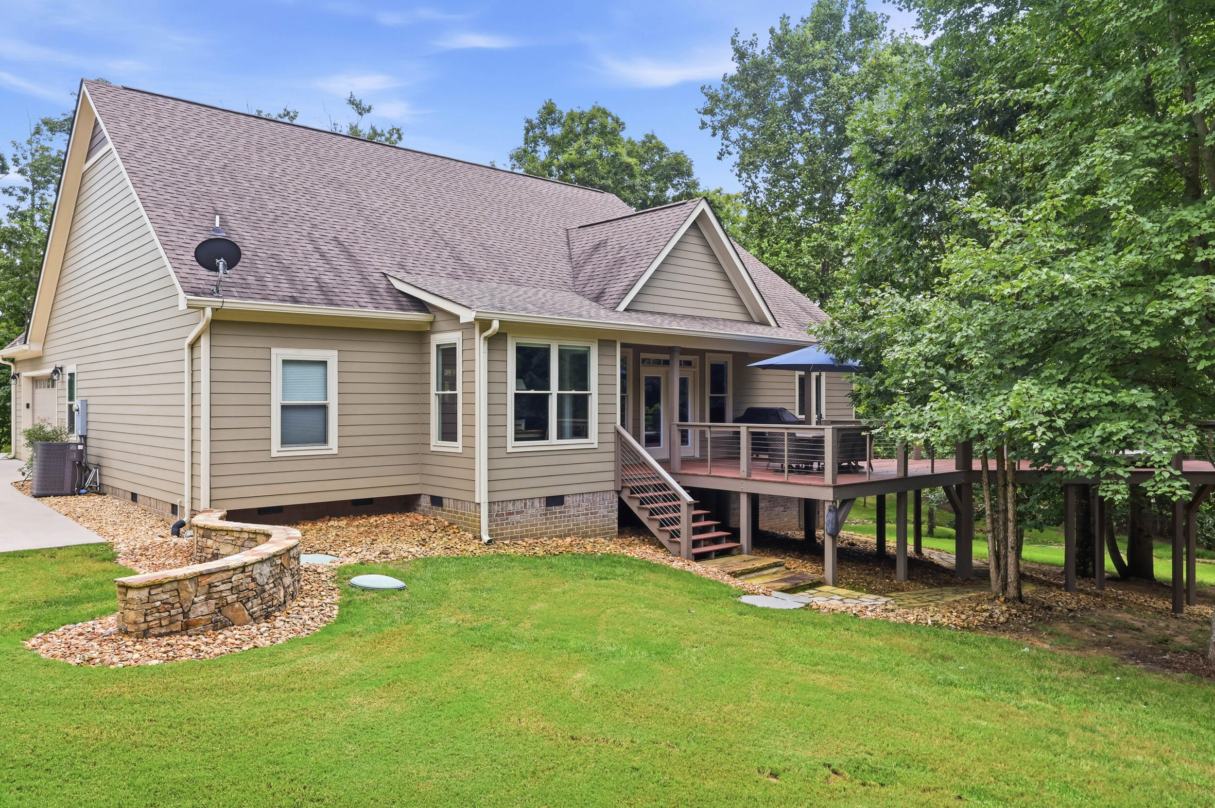 1625 River Bluffs Drive