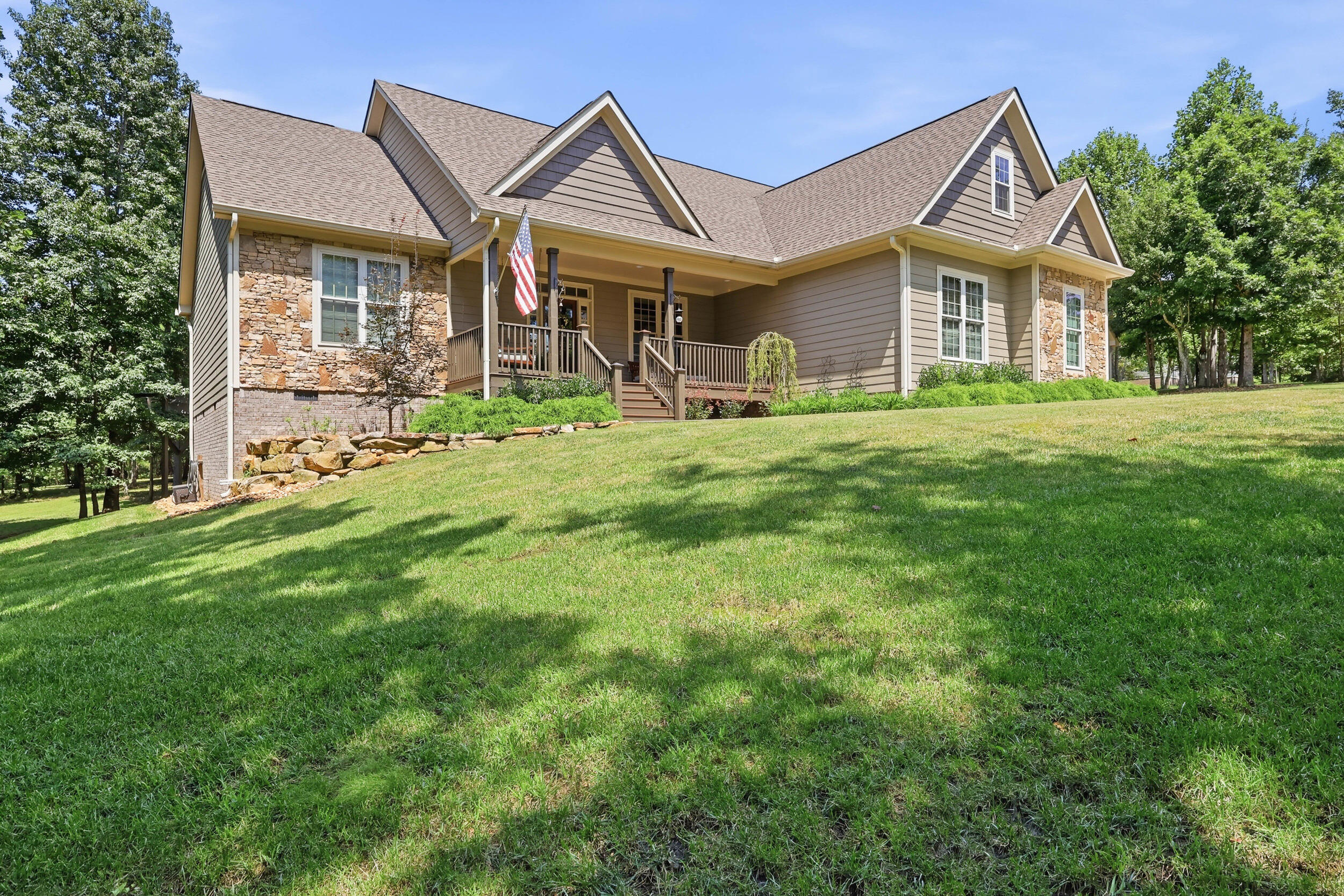 1625 River Bluffs Drive